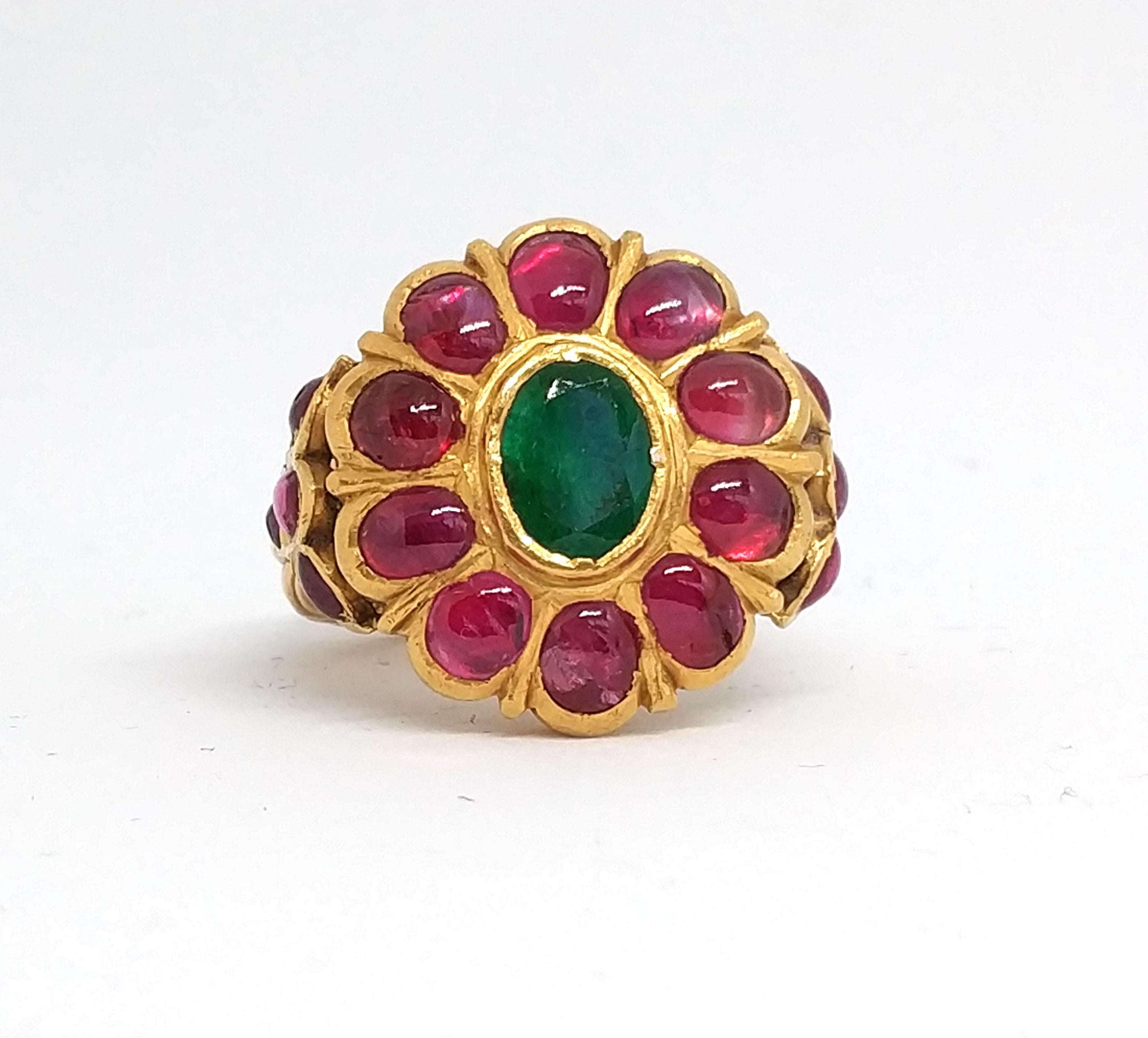 Antique Royal 5.5 carat Ruby and 3 carat Emerald Ring in 23 Carat Gold For Sale 7