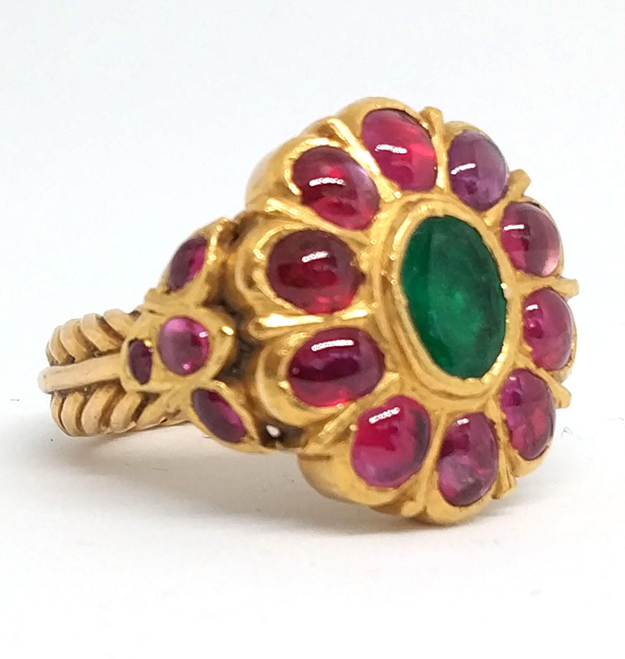 Antique Royal 5.5 carat Ruby and 3 carat Emerald Ring in 23 Carat Gold For Sale 3