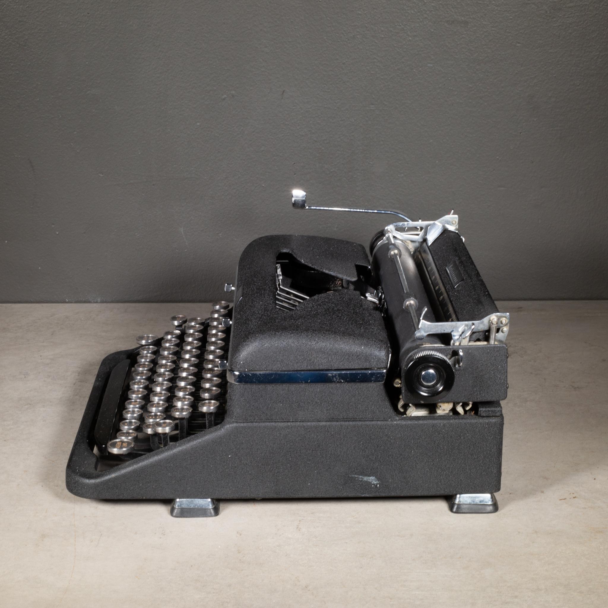 Antike Royal Aristocrat Schreibmaschine ca. 1939 im Zustand „Gut“ im Angebot in San Francisco, CA