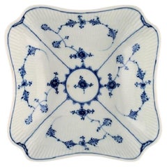 Antica ciotola liscia scanalata blu di Royal Copenhagen, fine del XVIII secolo