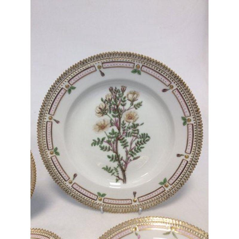 20th Century Antique Royal Copenhagen Flora Danica Dinner Set for 12 Persons 72 Pieces For Sale