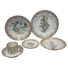 Antico Royal Copenhagen Flora Danica Set per 12 persone 72 pezzi
