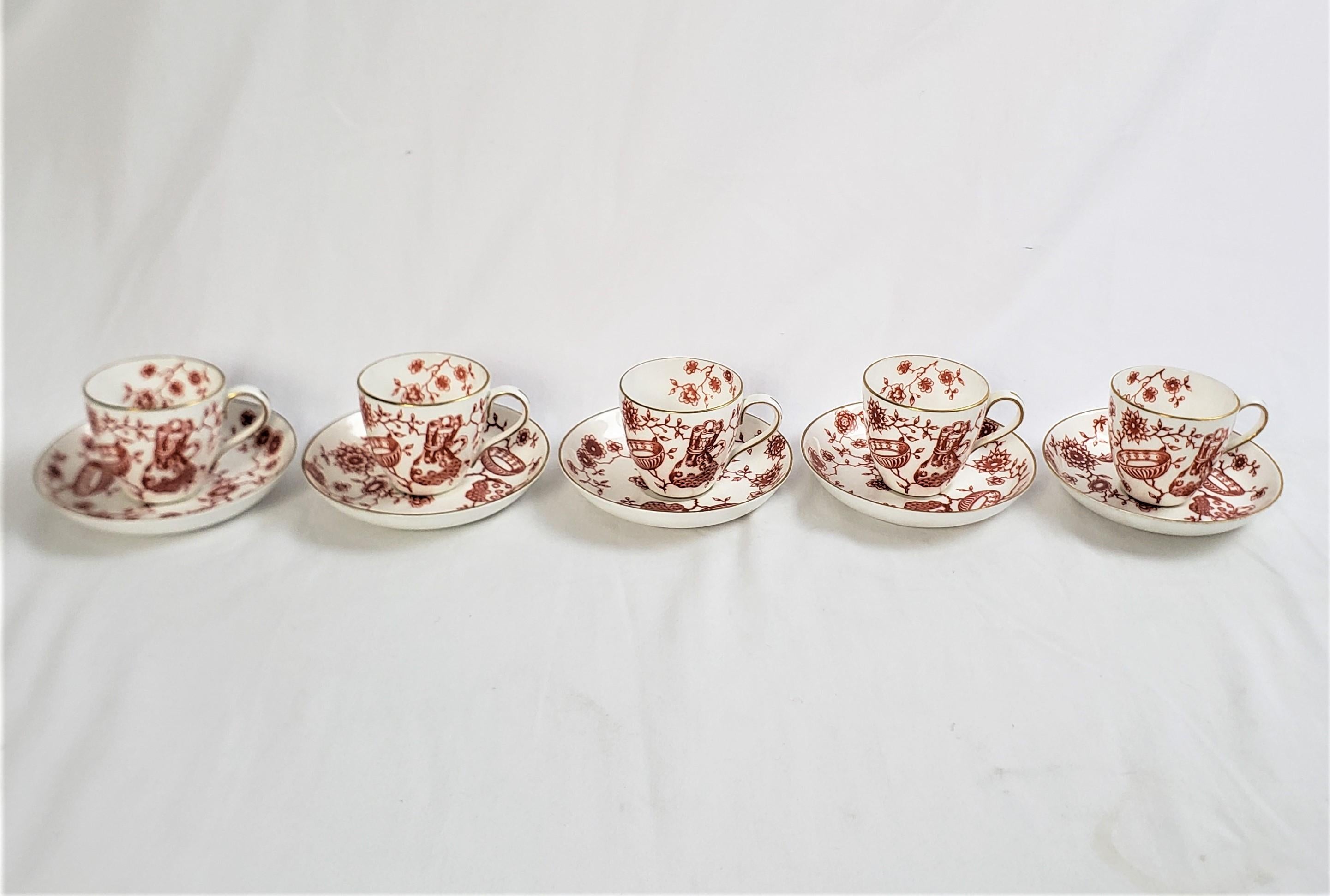 Chinoiseries Cinq petits ensembles de tasses et soucoupes anciens de style Chinoiserie Royal Crown Derby en vente