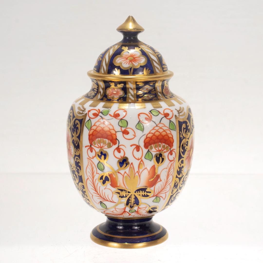 Vase ou urne couvert en porcelaine anglaise Imari 