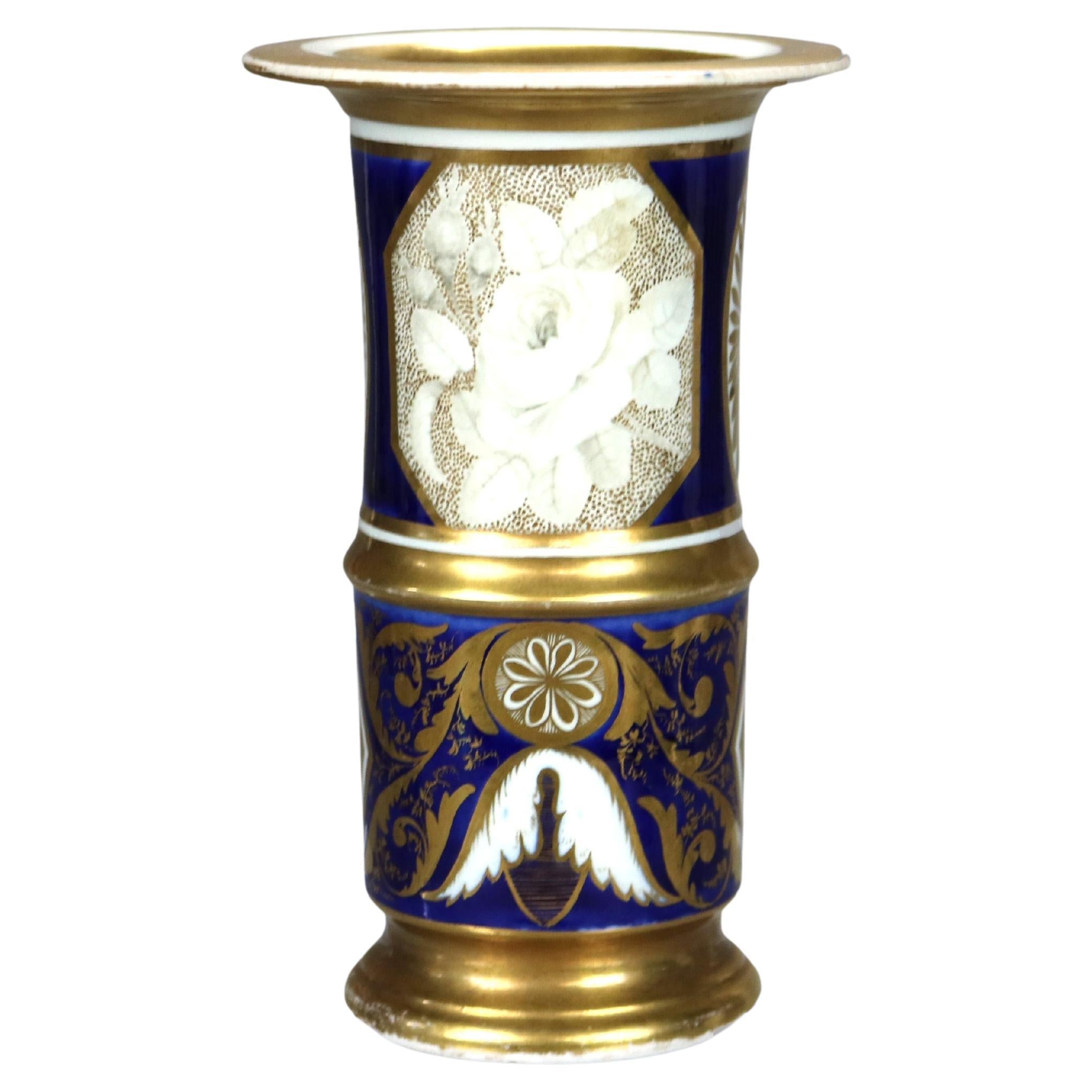 Jarrón antiguo de porcelana Royal Crown Derby pintado a mano y dorado con peonías C1890

Medidas - 5 5/8