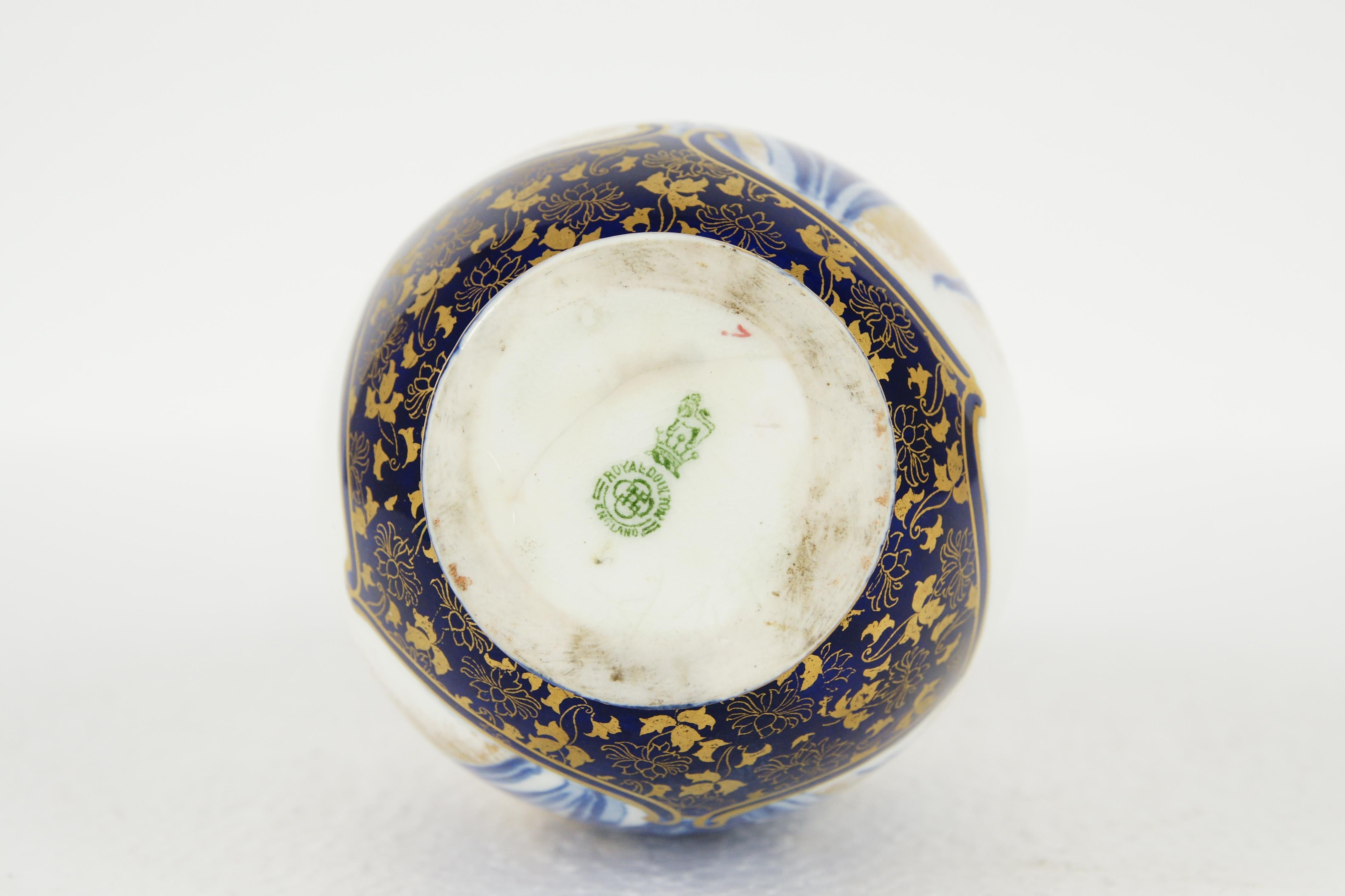 Inizio XIX secolo Antico Royal Doulton, Vaso a doppio manico dorato e disegno floreale blu, B1968