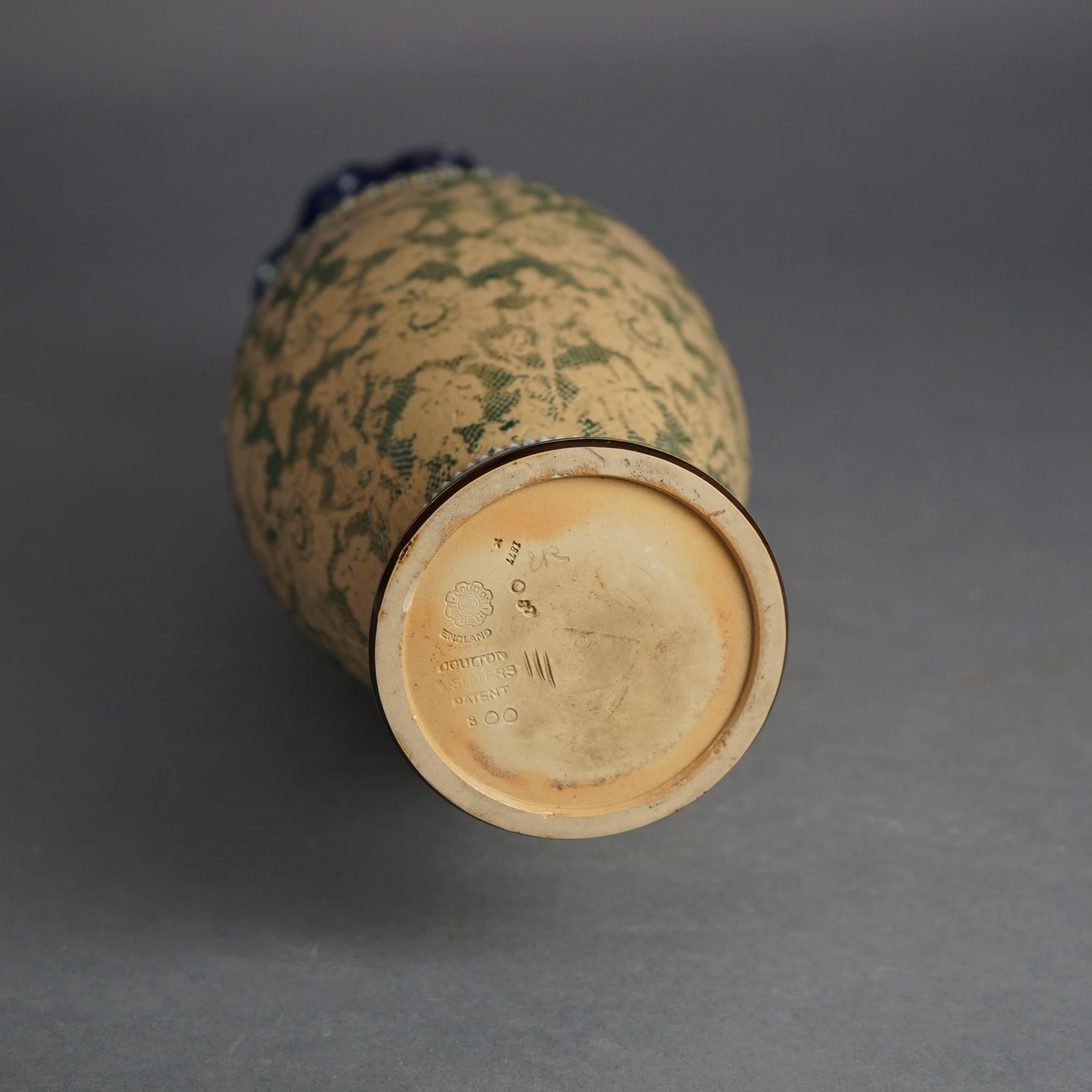 Ancien vase de poterie Royal Doulton à double poignée en tapisserie florale C1910 en vente 6