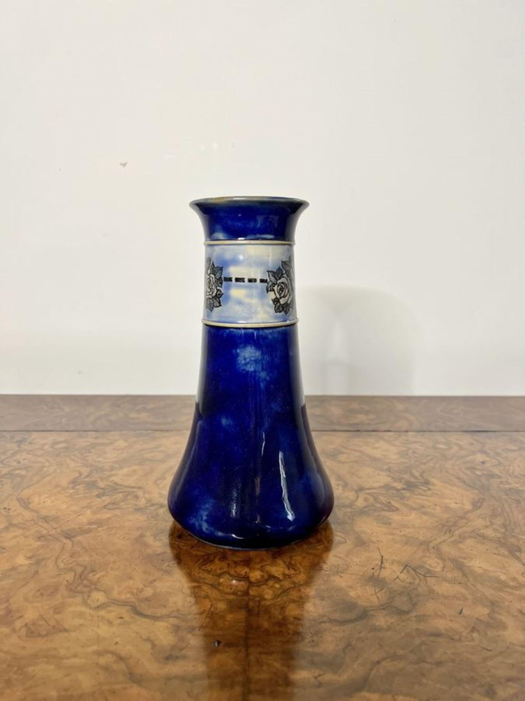 Ceramica Antico vaso sagomato Royal Doulton in vendita