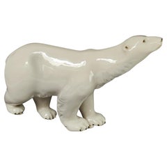 Antica statuetta di orso polare Royal Dux, CIRCA 1920 - Porcelain Elegance ceca