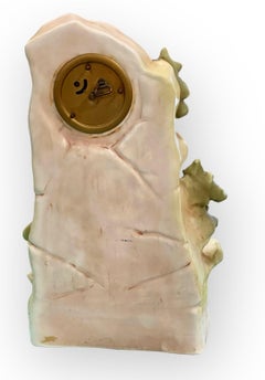 Ancienne horloge en porcelaine Royal Dux représentant une figure de skieur de montagne