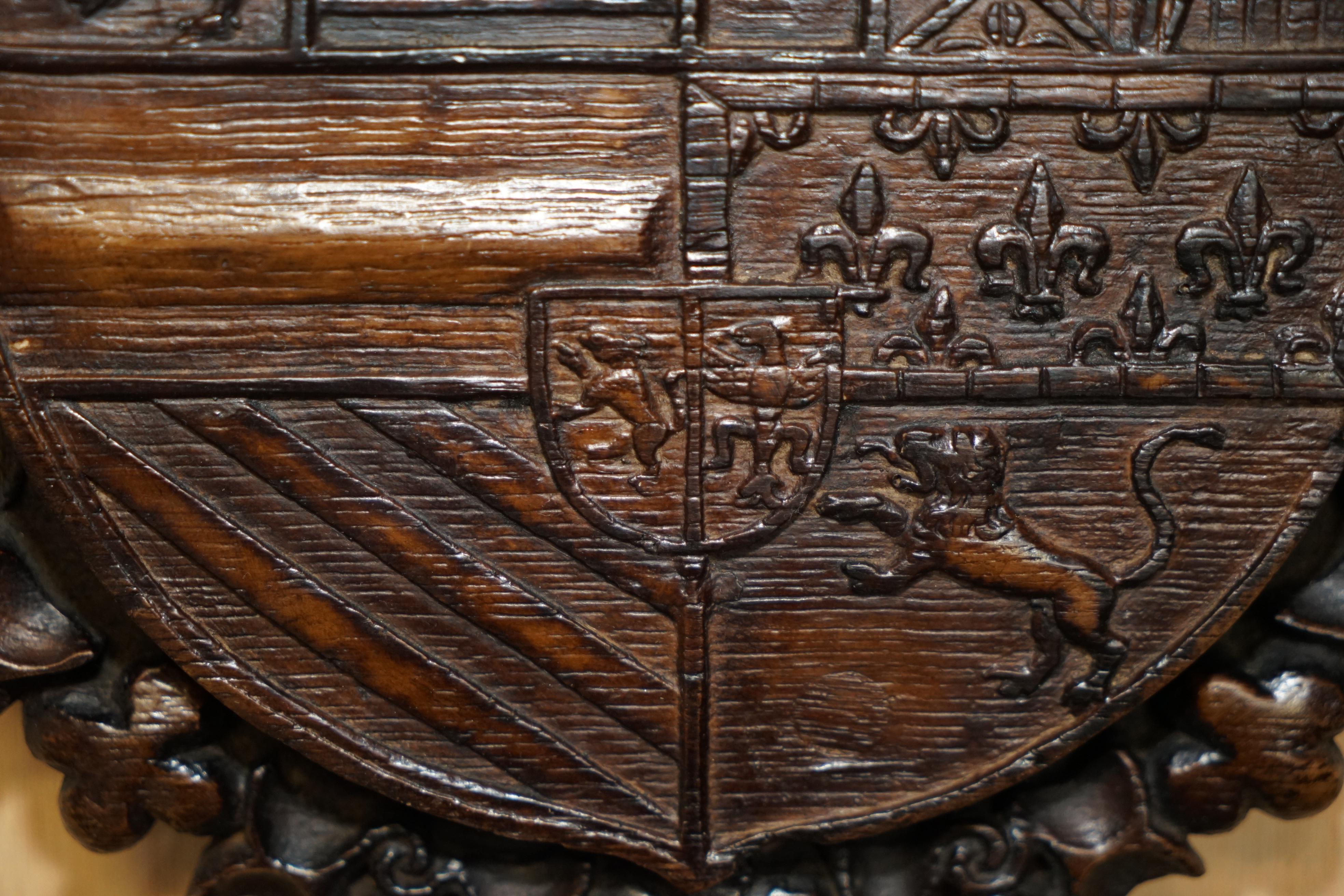 ANTIQUE ROyal HAND CARved ENGLISH OAK ARMORIAL COAT OF ARMS CROWNS EAGLEs im Angebot 6