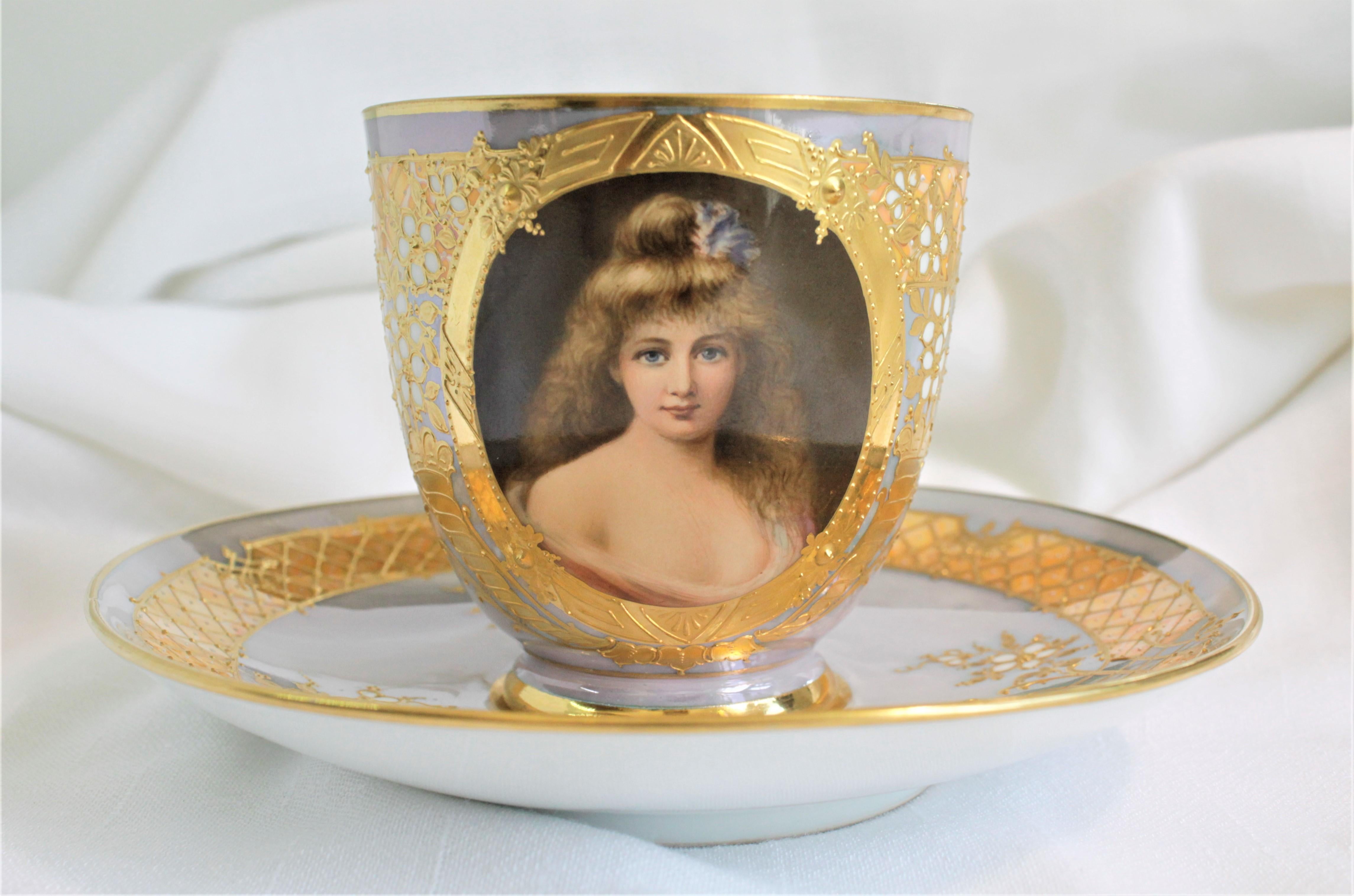 Antike Royal KPM Handgemaltes Portrait Teetasse & Untertasse mit schweren vergoldeten Akzenten (Biedermeier)