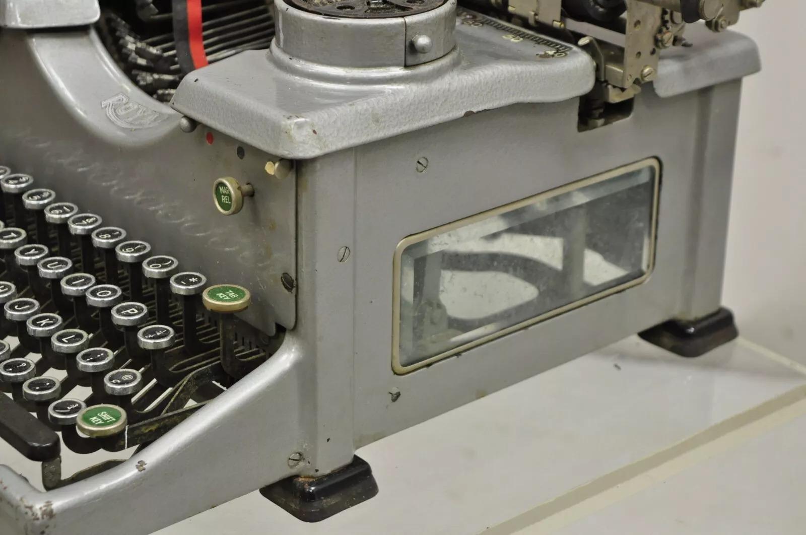 Antike Royal Modell 10 Art Deco Schreibmaschine mit abgeschrägten Glasseiten im Angebot 4