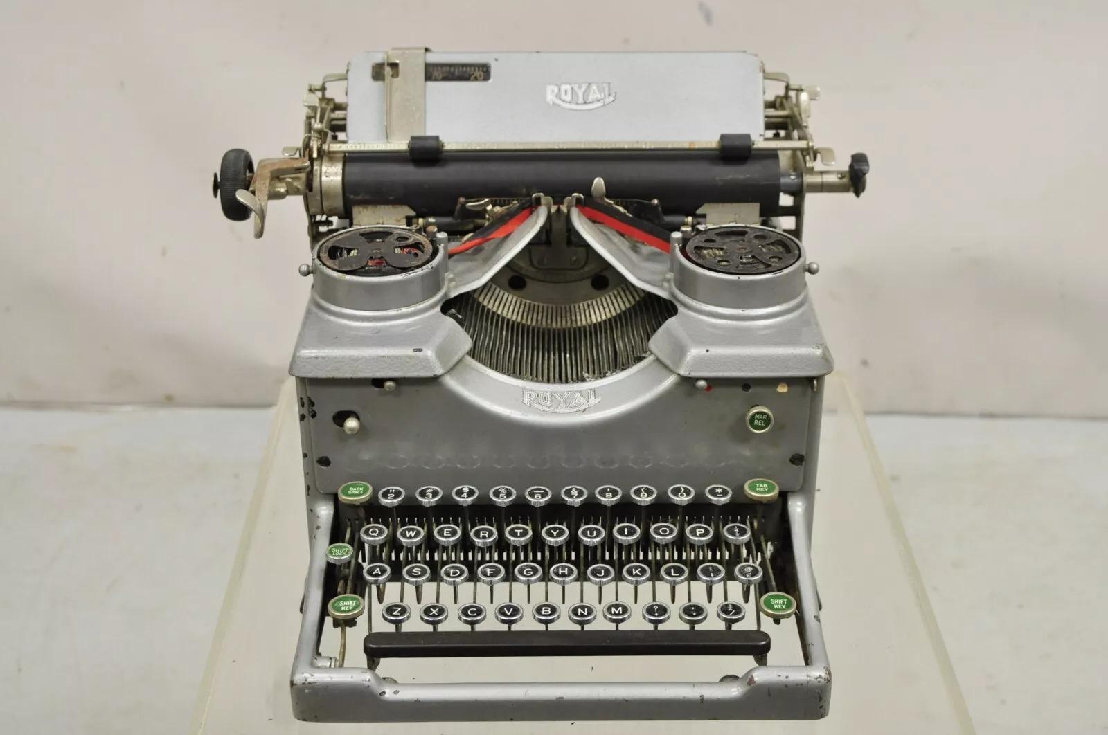 Antike Royal Model 10 Art Deco Schreibmaschine mit abgeschrägten Glasseiten. CIRCA Anfang des 20. Jahrhunderts. Abmessungen: 10