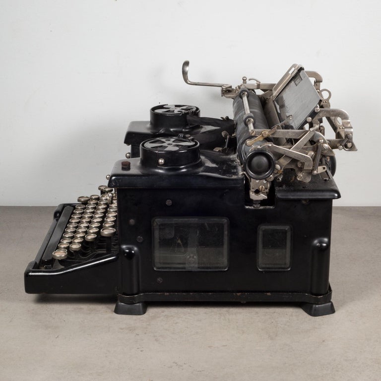 Antique Royal Standard Typewriter, circa 1921 In Good Condition In San Francisco, CA