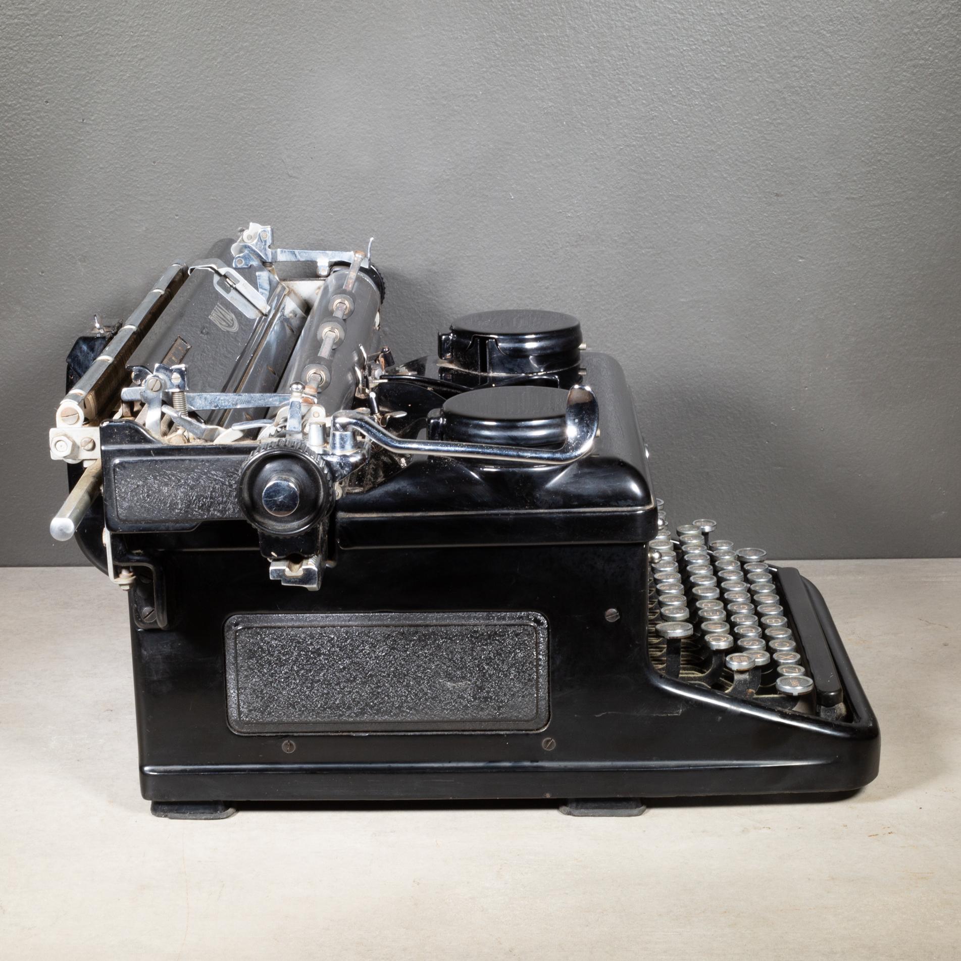Antike Royal Standard Schreibmaschine mit Farbbandabdeckungen ca. 1938 (amerikanisch) im Angebot