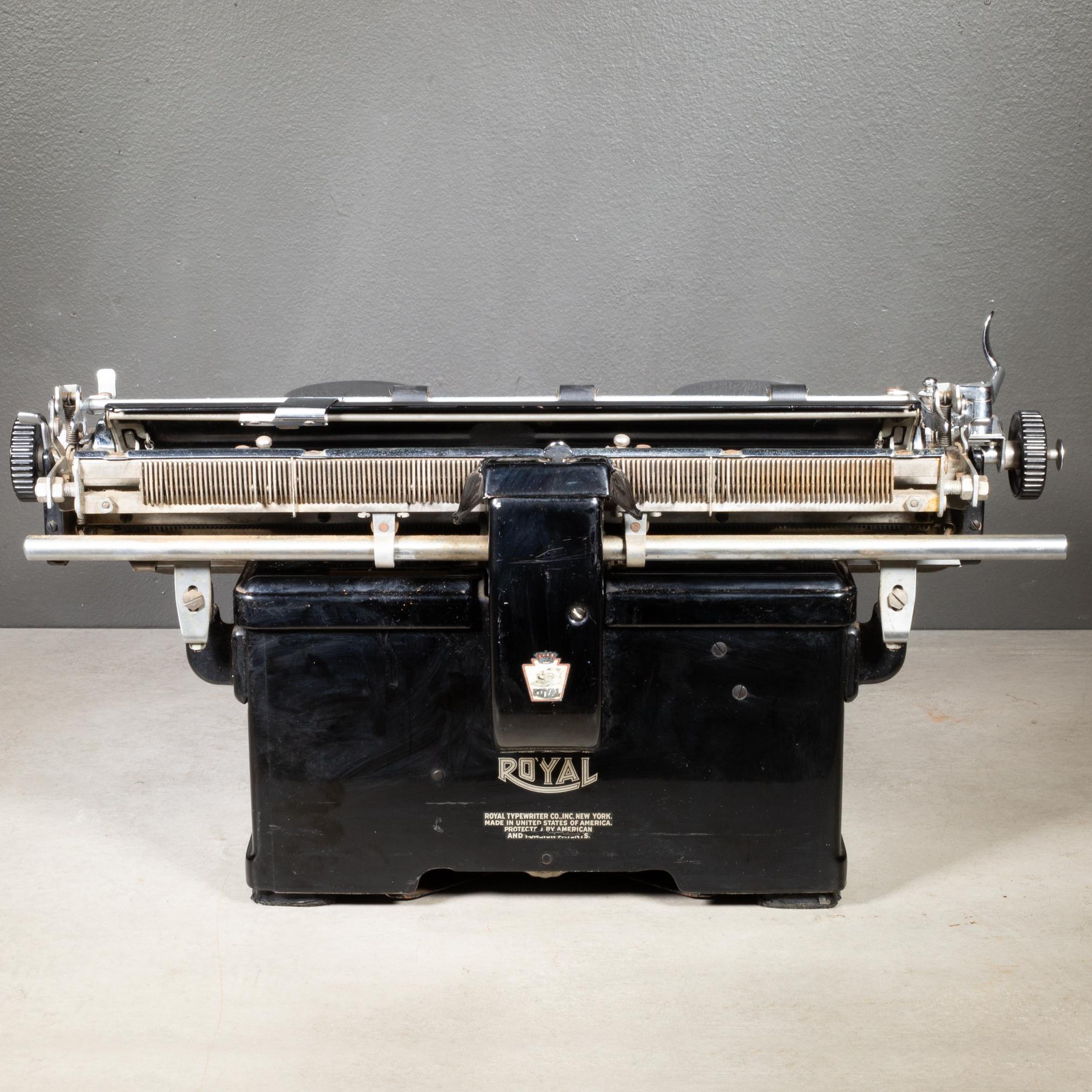 Antike Royal Standard Schreibmaschine mit Farbbandabdeckungen ca. 1938 im Zustand „Gut“ im Angebot in San Francisco, CA