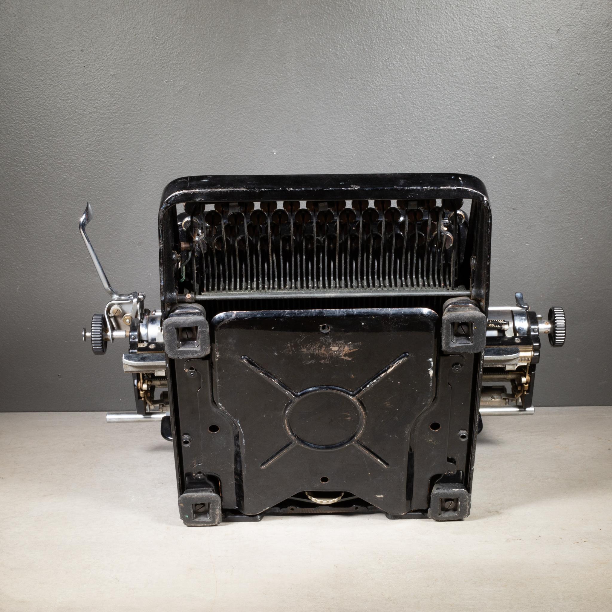 Antike Royal Standard Schreibmaschine mit Farbbandabdeckungen ca. 1938 (Metall) im Angebot