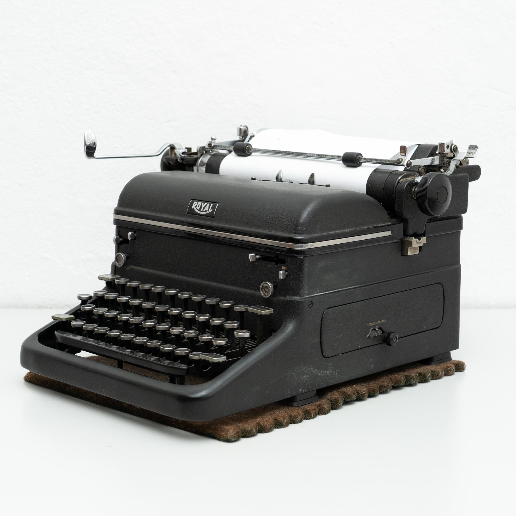 Antique Royal Typewriter Machine, circa 1920 1