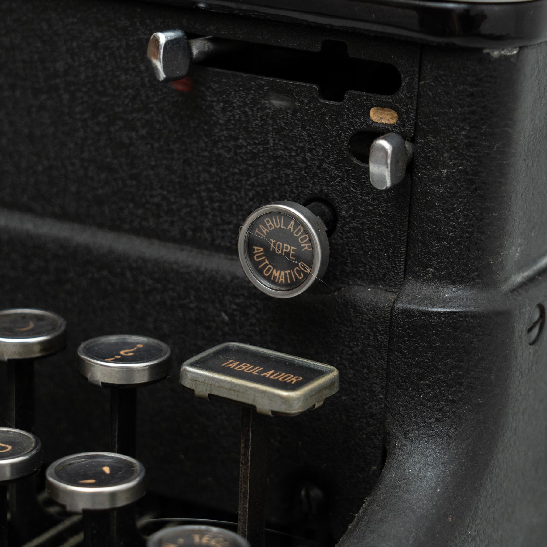 Antique Royal Typewriter Machine, circa 1920 5