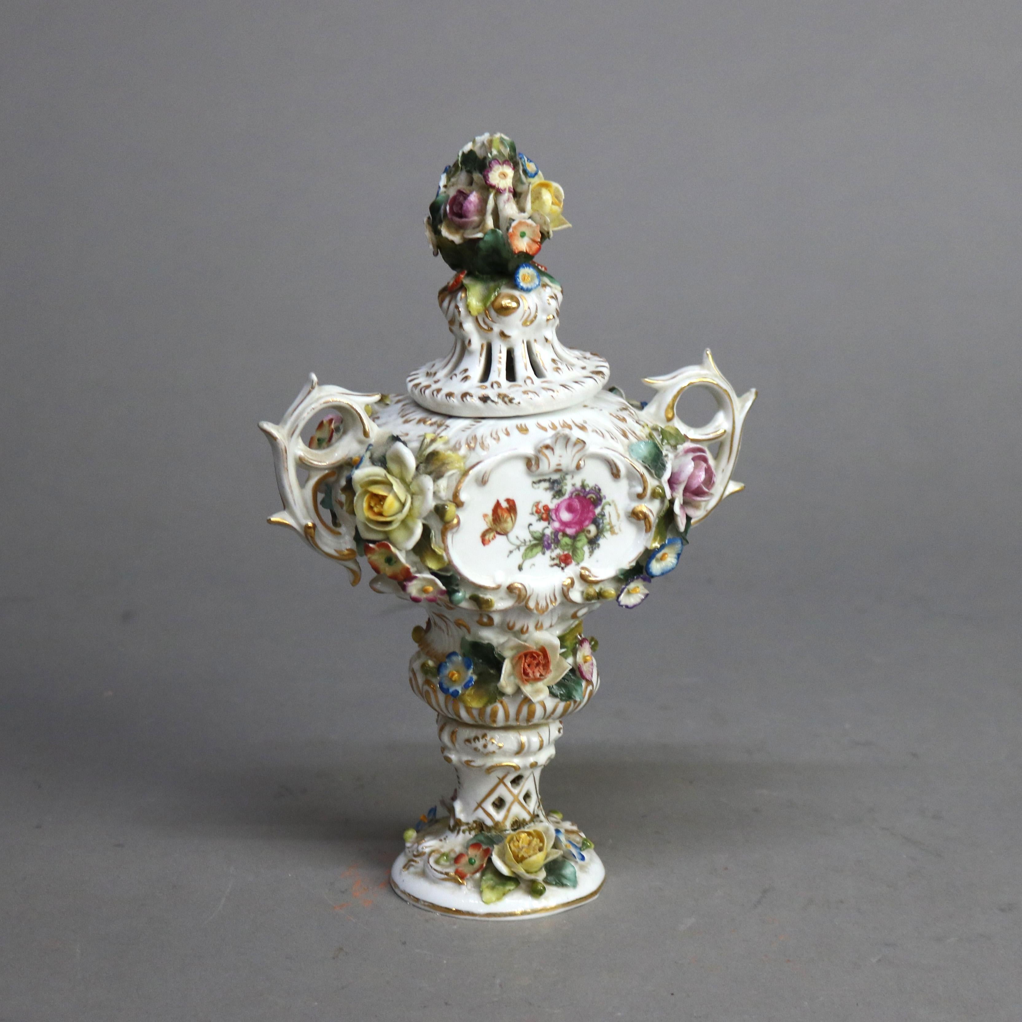 XIX secolo Antica Urna Royal Vienna Porcelain dipinta a mano e dorata C1890