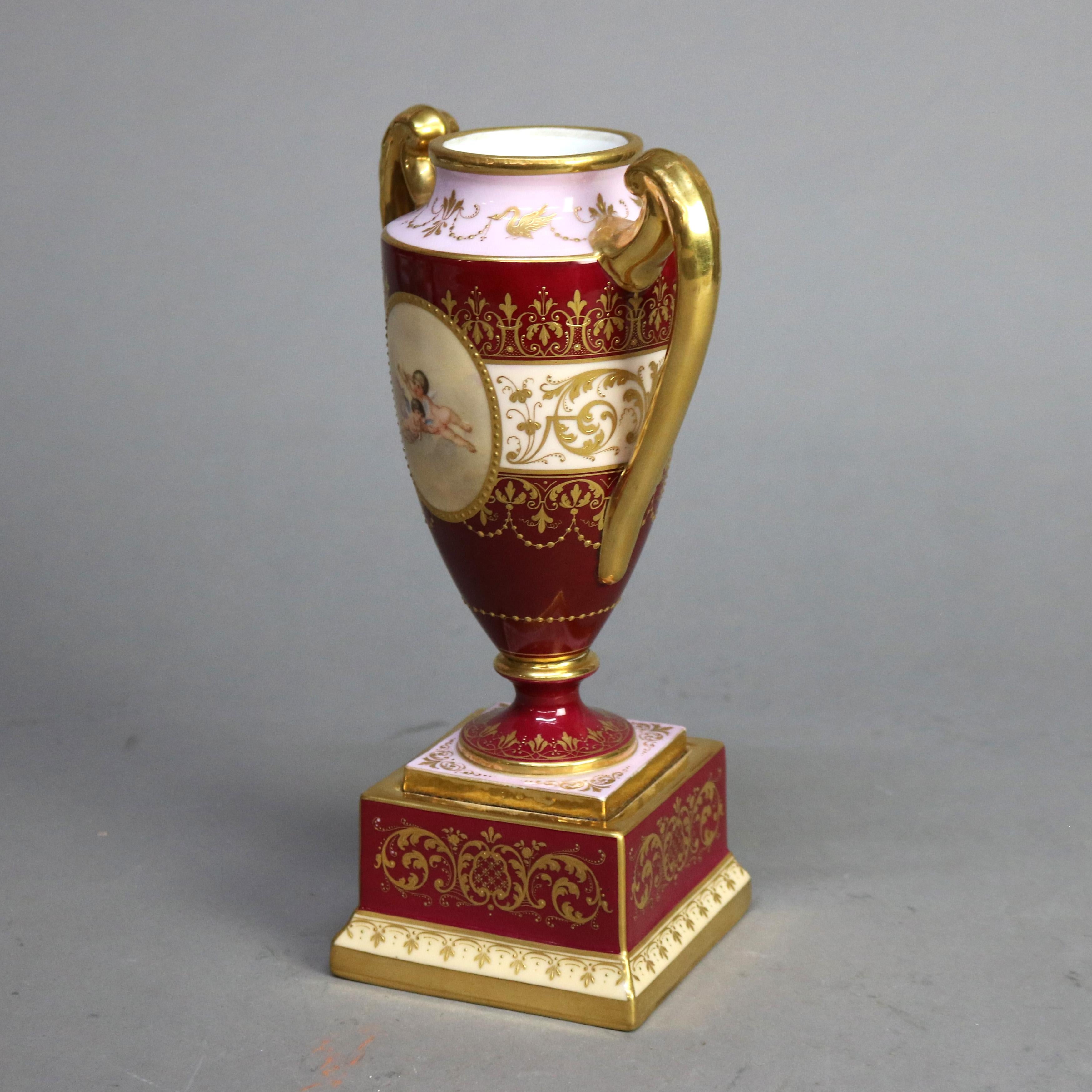 Antica urna in porcellana Royal Vienna Porcelain dipinta a mano e dorata con genere, firmata, C1890 2