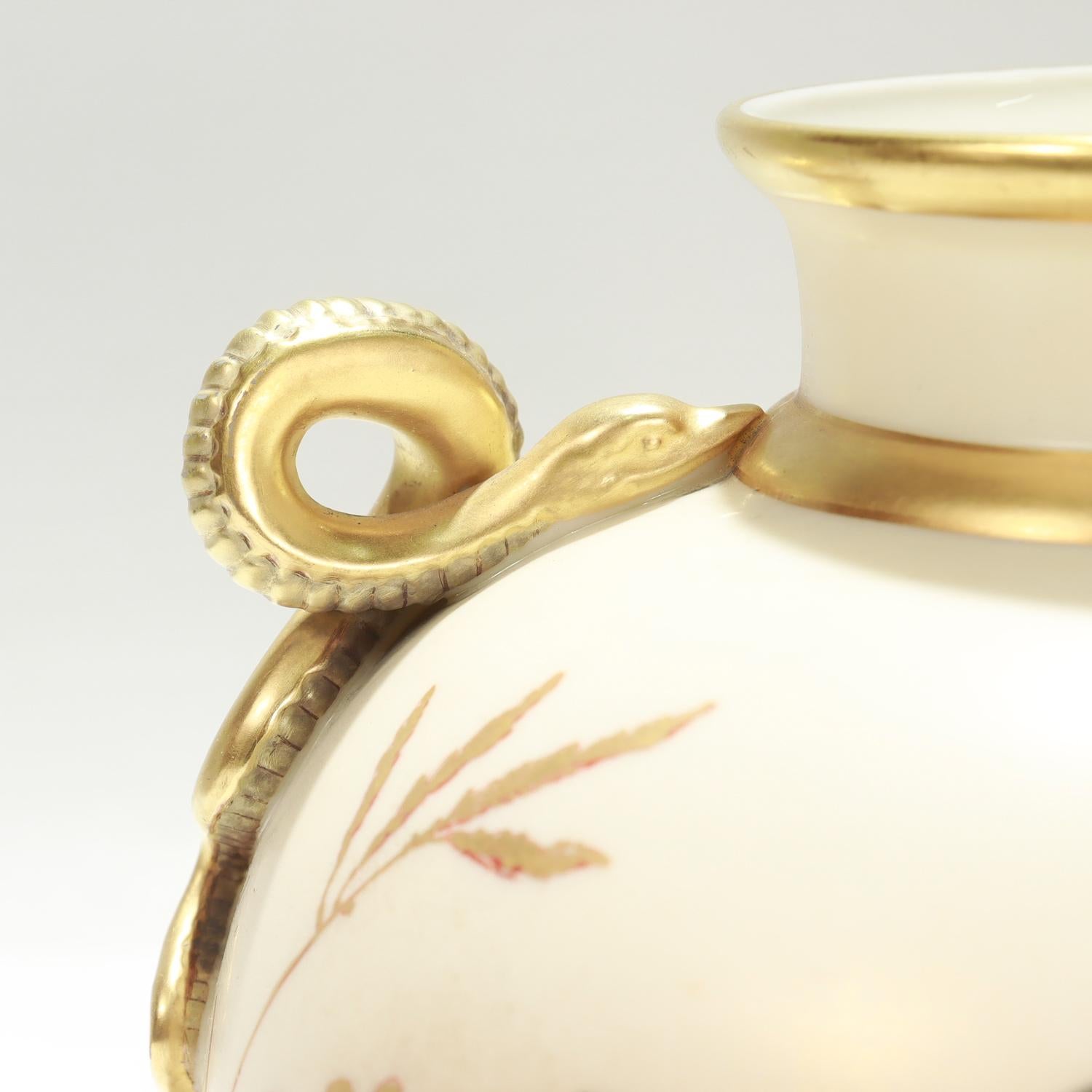 Antico vaso con gufo in porcellana dorata del periodo estetico di Royal Worcester con manico a serpente in vendita 5