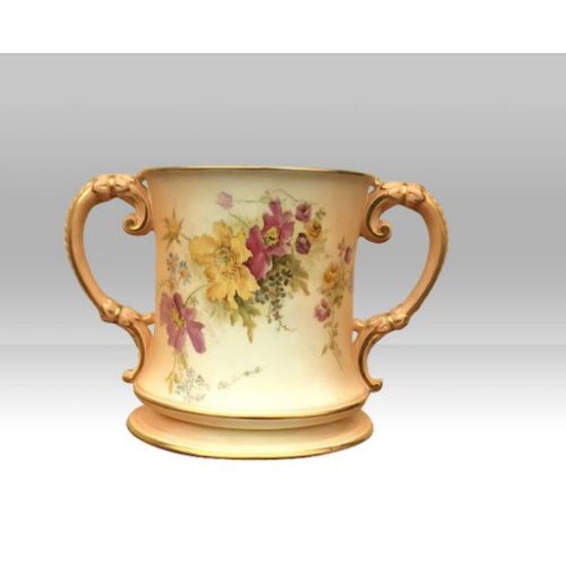 Beautiful Antique Royal Worcester blush Ivory loving cup,

Hand painted with flowers and foliage
Dated 1917
Measures: 15cm x 15cm x 22cm

Declaration: This item is antique. The date of manufacture has been declared as