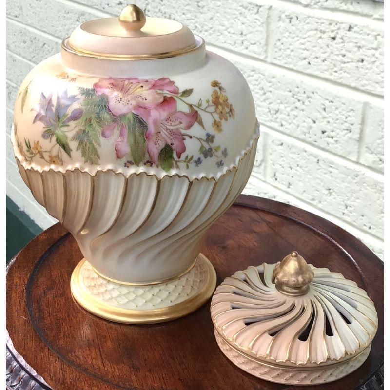 Edwardian Antique Royal Worcester Blush Ivory Pot Pourri Vase and Cover For Sale