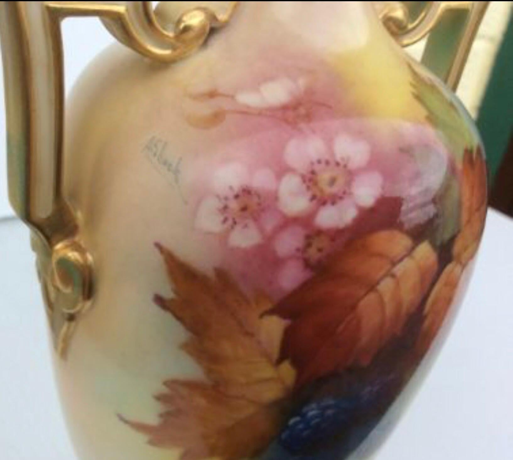 Antique Royal Worcester Fruit Vase by Shuck In Excellent Condition For Sale In Antrim, GB