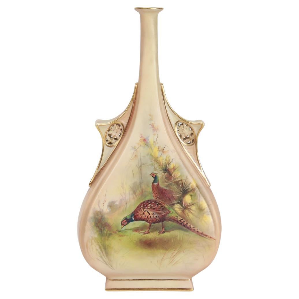 Ancien vase en porcelaine rose dorée Royal Worcester avec faisans peints à la main