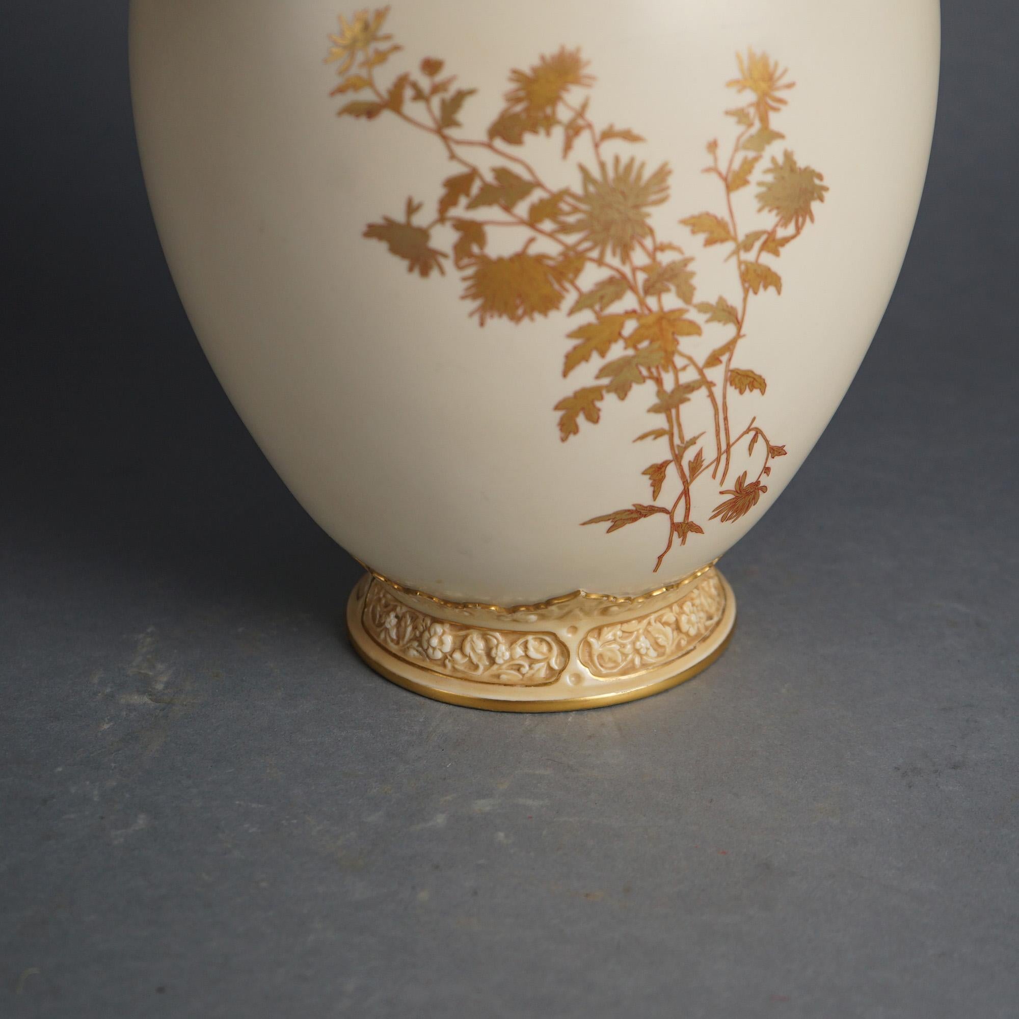 Vase ancien Royal Worcester peint et doré à la main à motifs floraux, vers 1890 en vente 3
