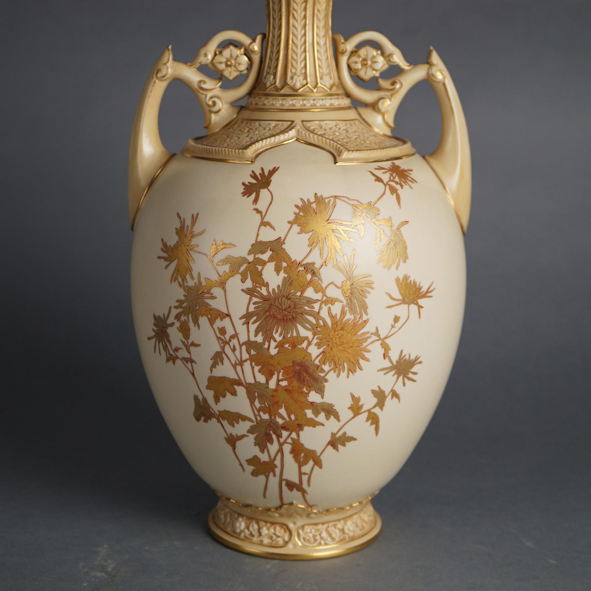 Vase ancien Royal Worcester peint et doré à la main à motifs floraux, vers 1890 Bon état - En vente à Big Flats, NY