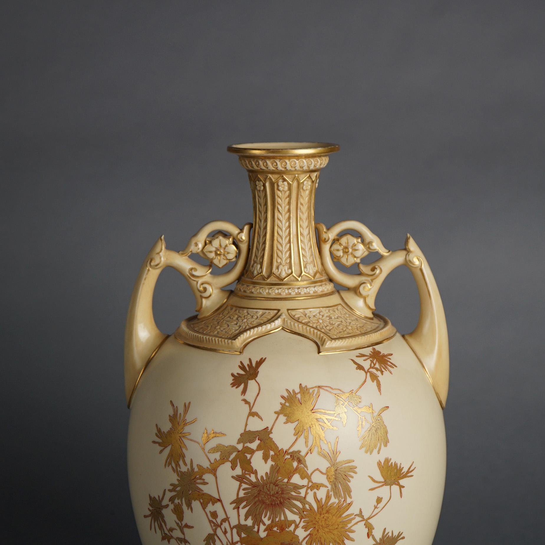 XIXe siècle Vase ancien Royal Worcester peint et doré à la main à motifs floraux, vers 1890 en vente