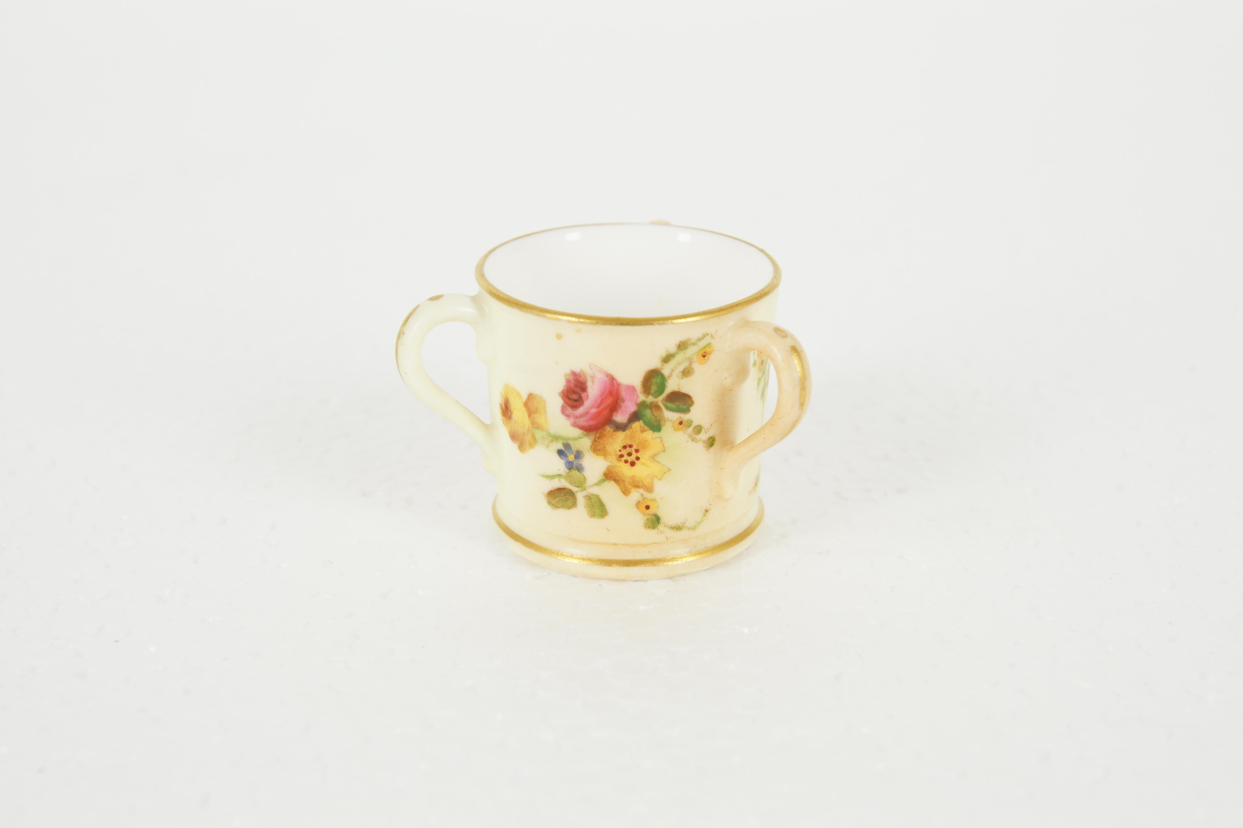 Antique Royal Worcester, miniature loving cup, W3171, B1962.

Hand painted floral decoration
In good condition

B1962

Measures: 2 1/4