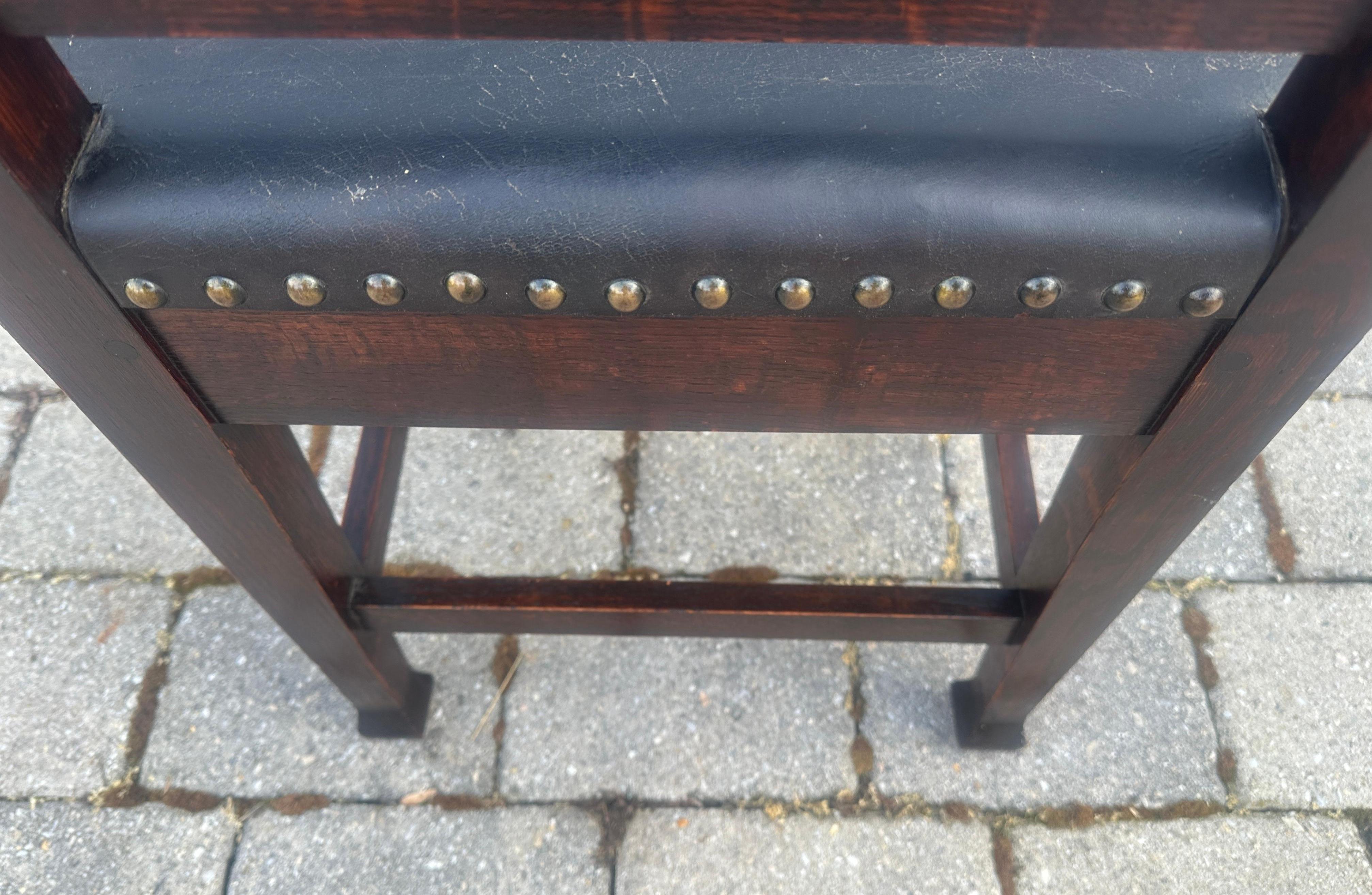 Antique Roycroft Tall-Back Side Chair w/ Original Leather and Tacks - 

This is a good looking Antique Roycroft Tall-Back Side Chair with Original Leather in excellent condition.  This chair has no repairs, no replaced parts, and nothing missing. It