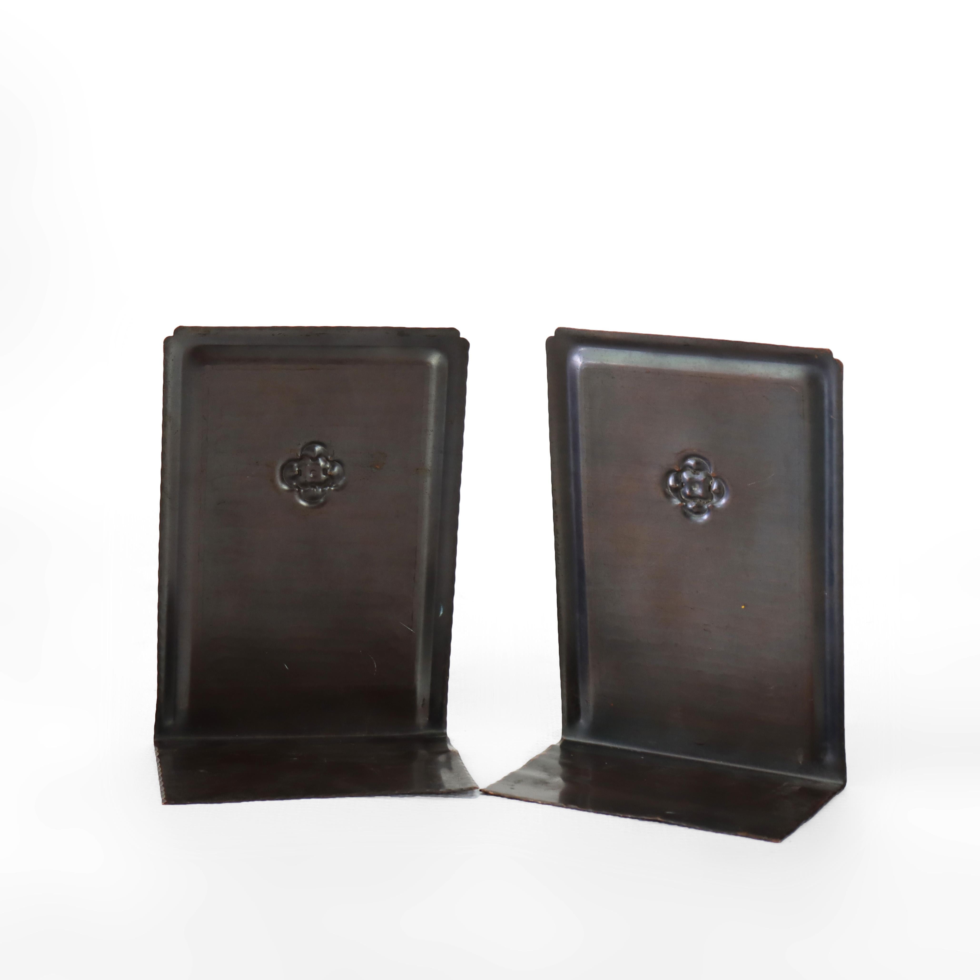 Antique Roycroft Mission Arts & Crafts Hammered Copper Stylized Flower Bookends im Zustand „Gut“ im Angebot in Big Flats, NY