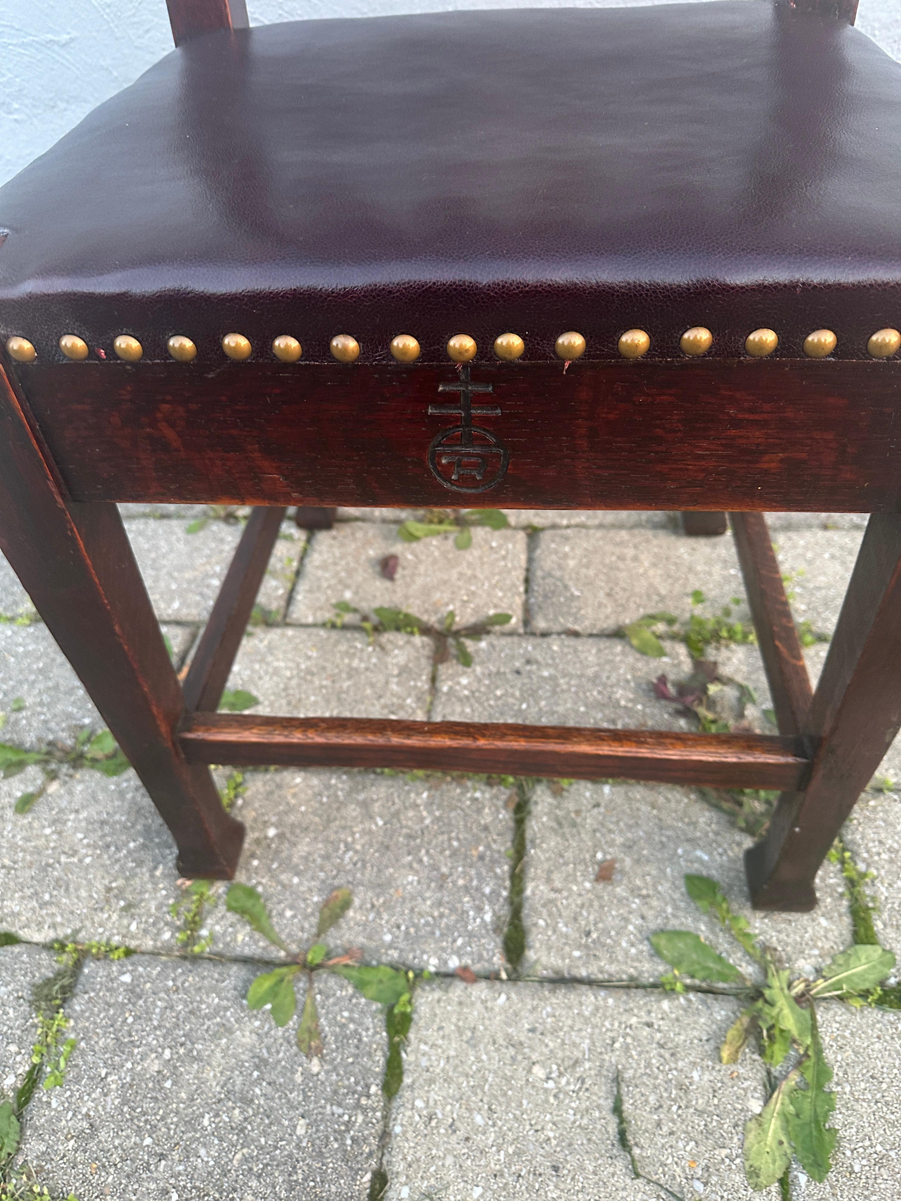 Antique Roycroft oak Side Chair, leather seat,  Stickley era  - W7738 For Sale 3