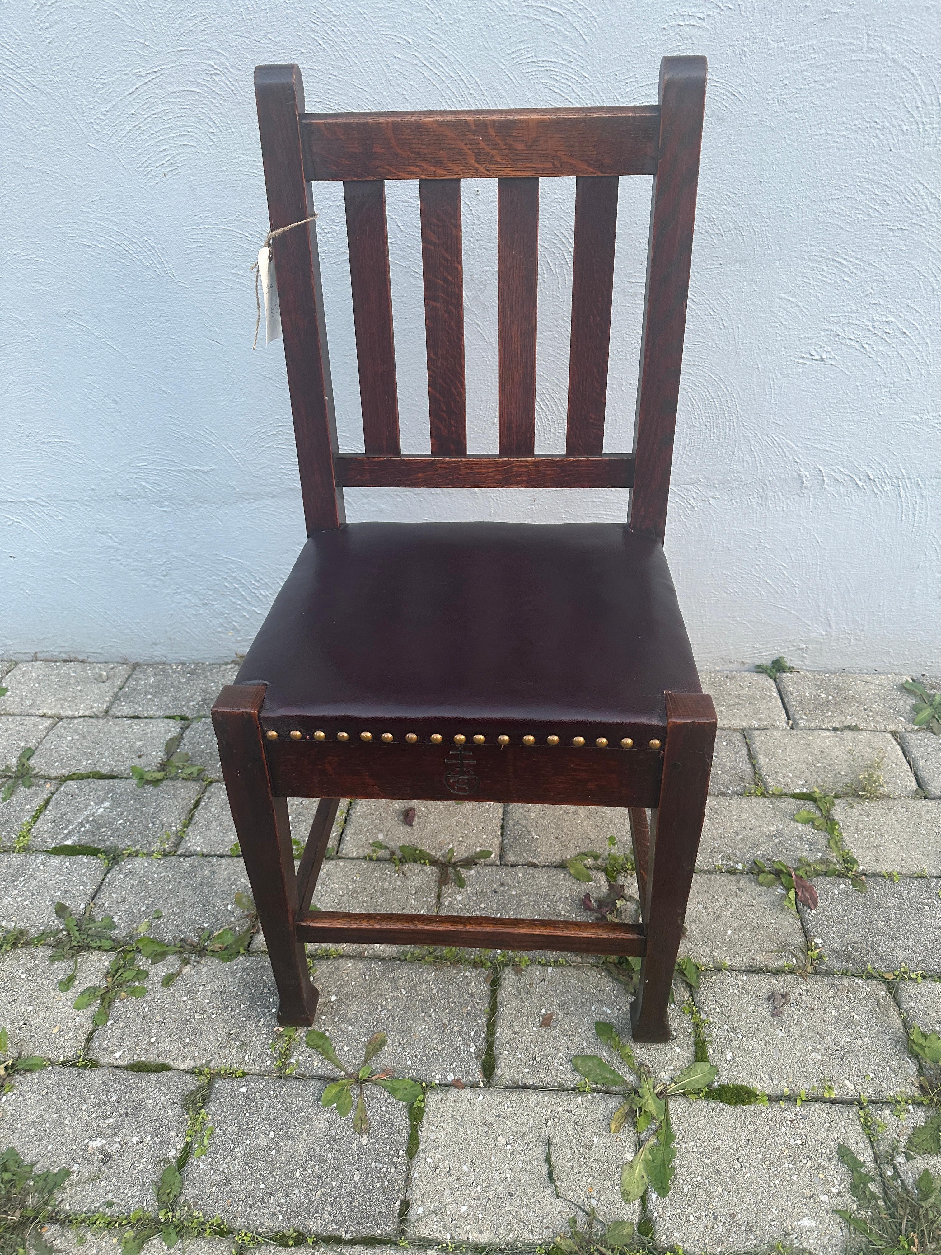 Early 20th Century Antique Roycroft oak Side Chair, leather seat,  Stickley era  - W7738 For Sale