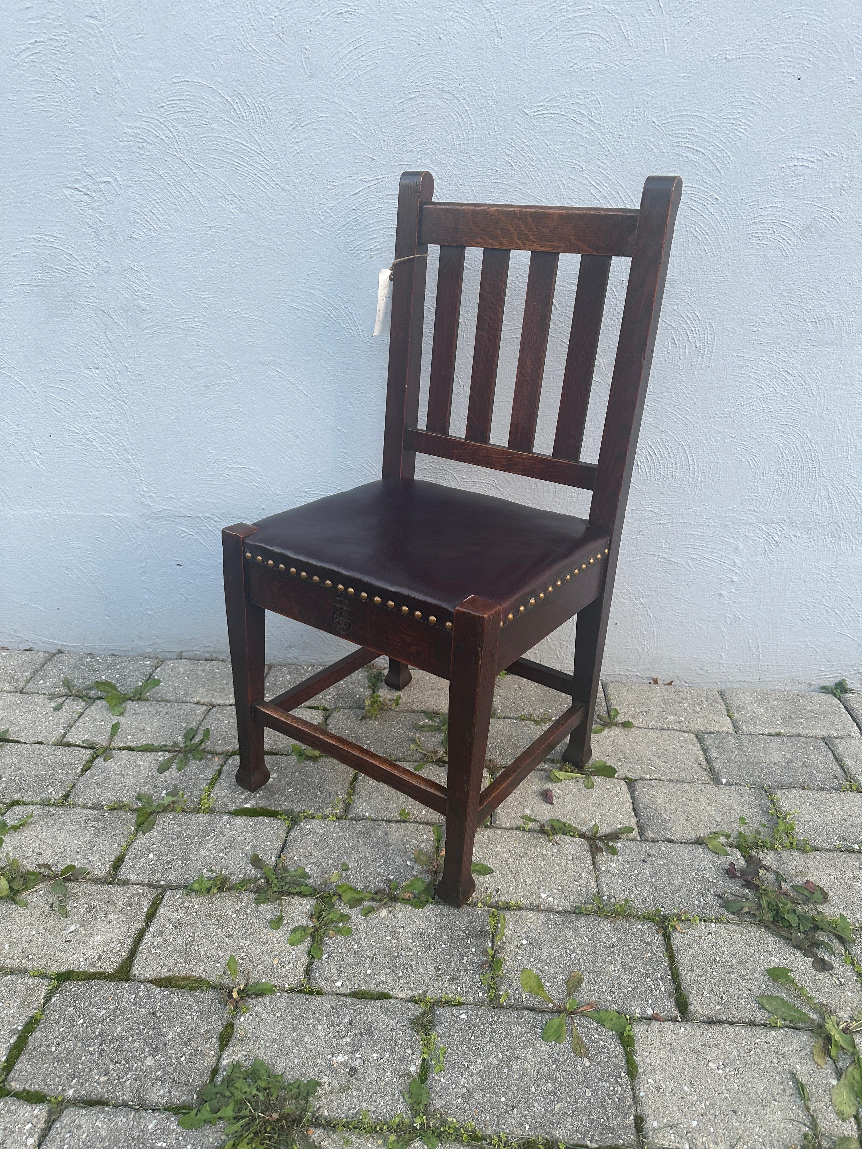Oak Antique Roycroft oak Side Chair, leather seat,  Stickley era  - W7738 For Sale