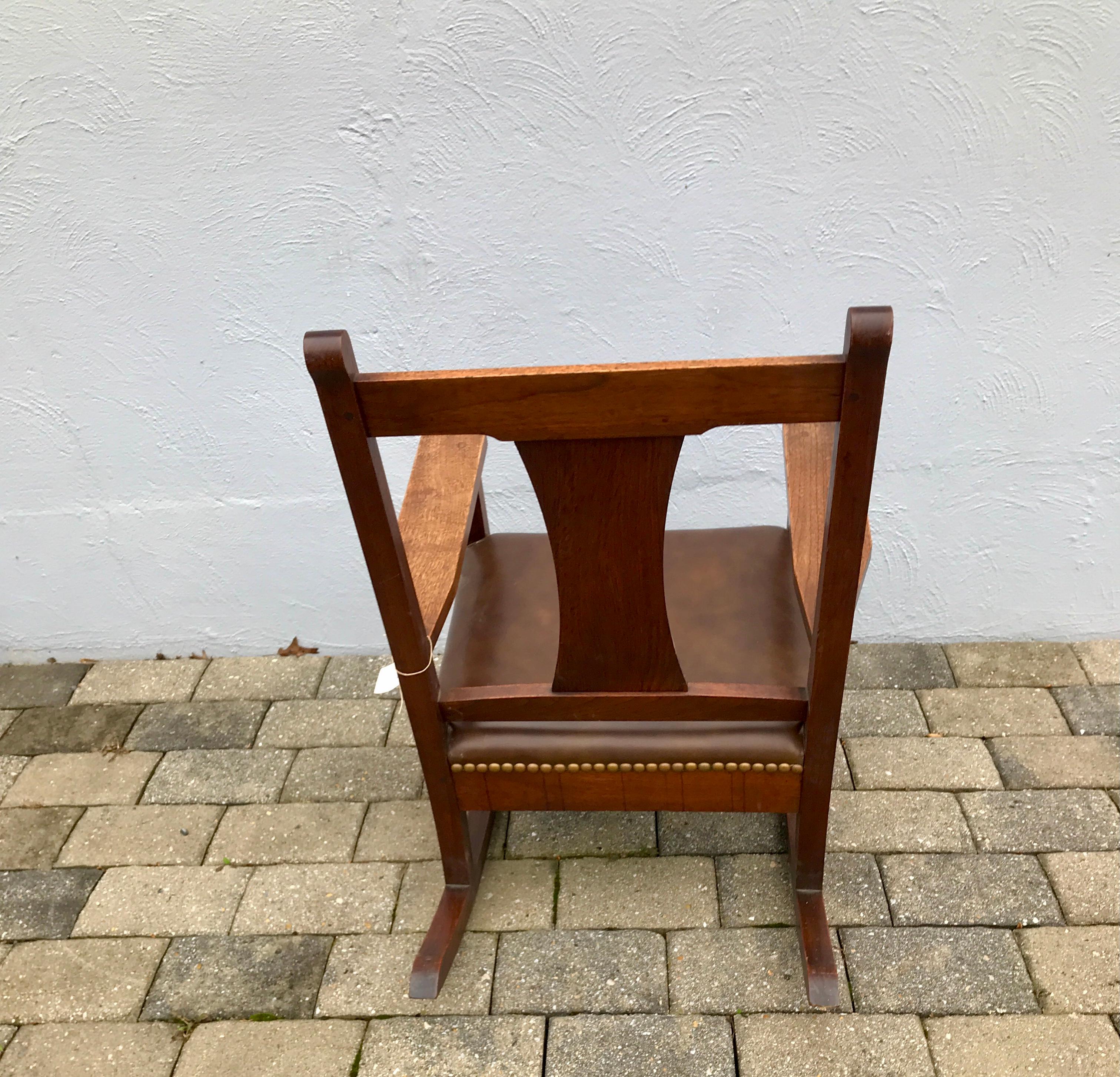 ANTIQUE nice  ROYCROFT  T-Back Rocking Chair -  marked , Stickley era    W1983 In Good Condition In Shamokin Dam, PA