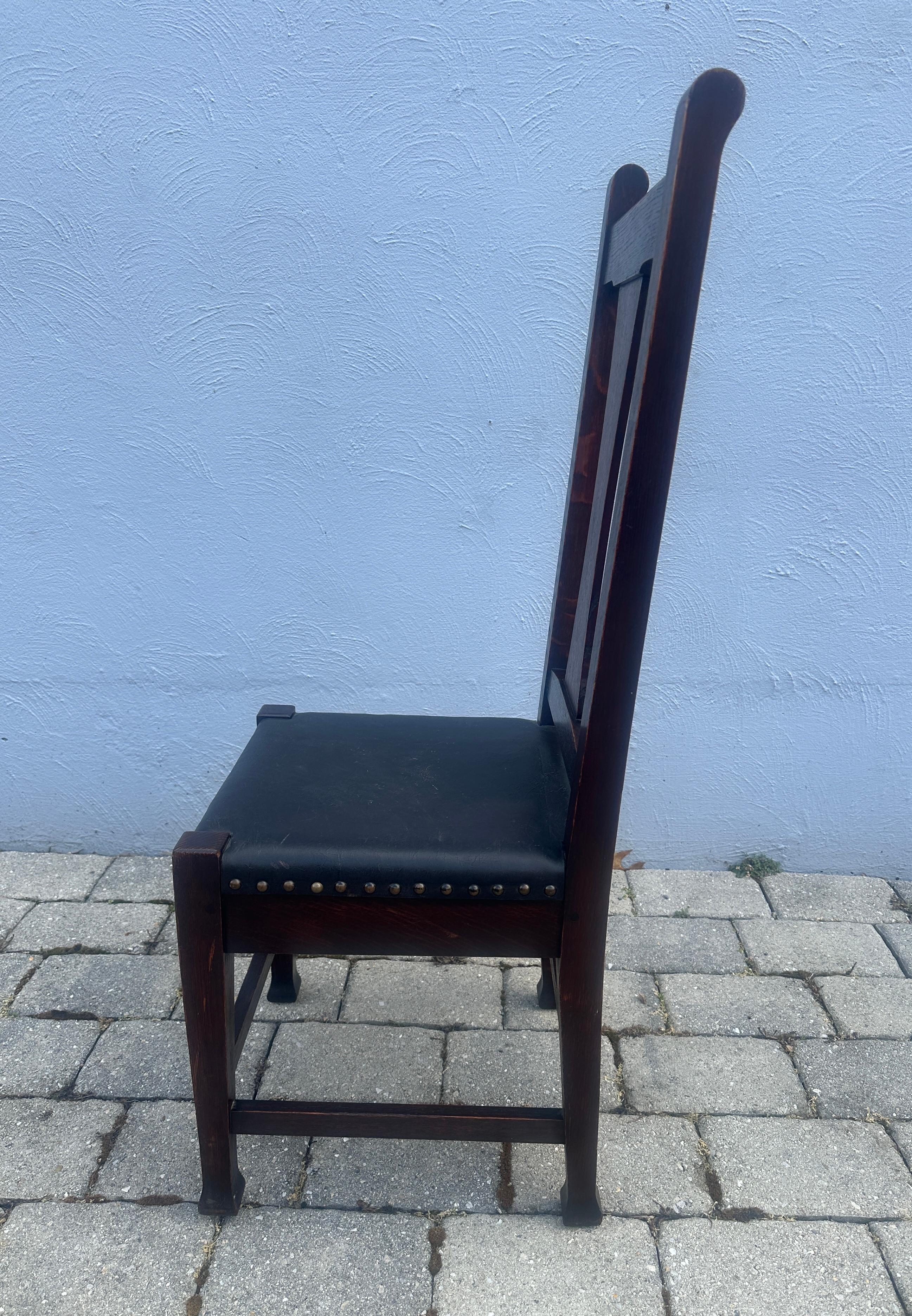 Antique Roycroft Chair w/ Original Leather and Tacks, Stickley Era- W7739   SALE In Good Condition For Sale In Shamokin Dam, PA