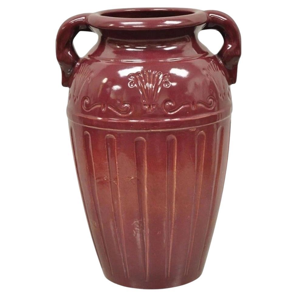 Antike R.R.P Co Roseville, OH Rotes Steingut Twin Handle 14" Rot Krug Vase Gefäß im Angebot