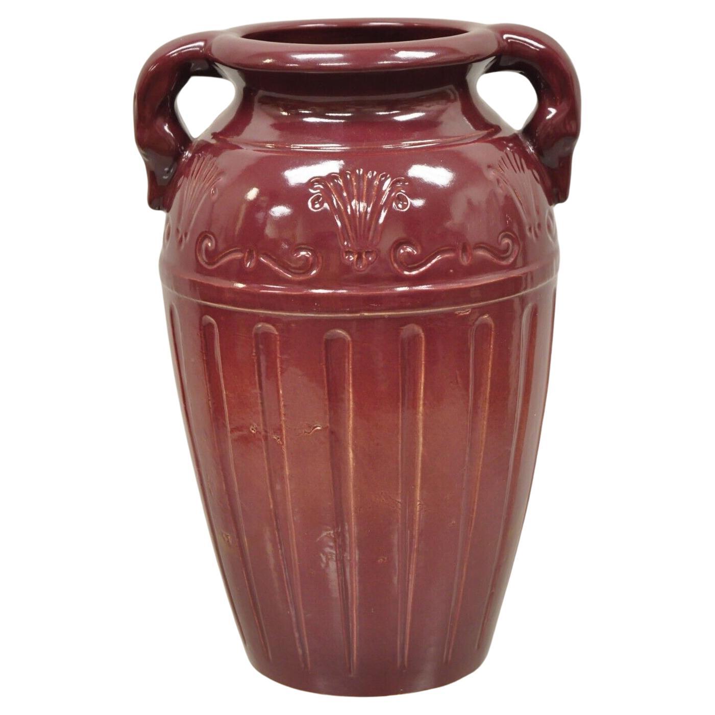 Antico vaso A. R. P. & Co. Roseville Ohio in gres a doppio manico da 14", rosso, con brocca in vendita