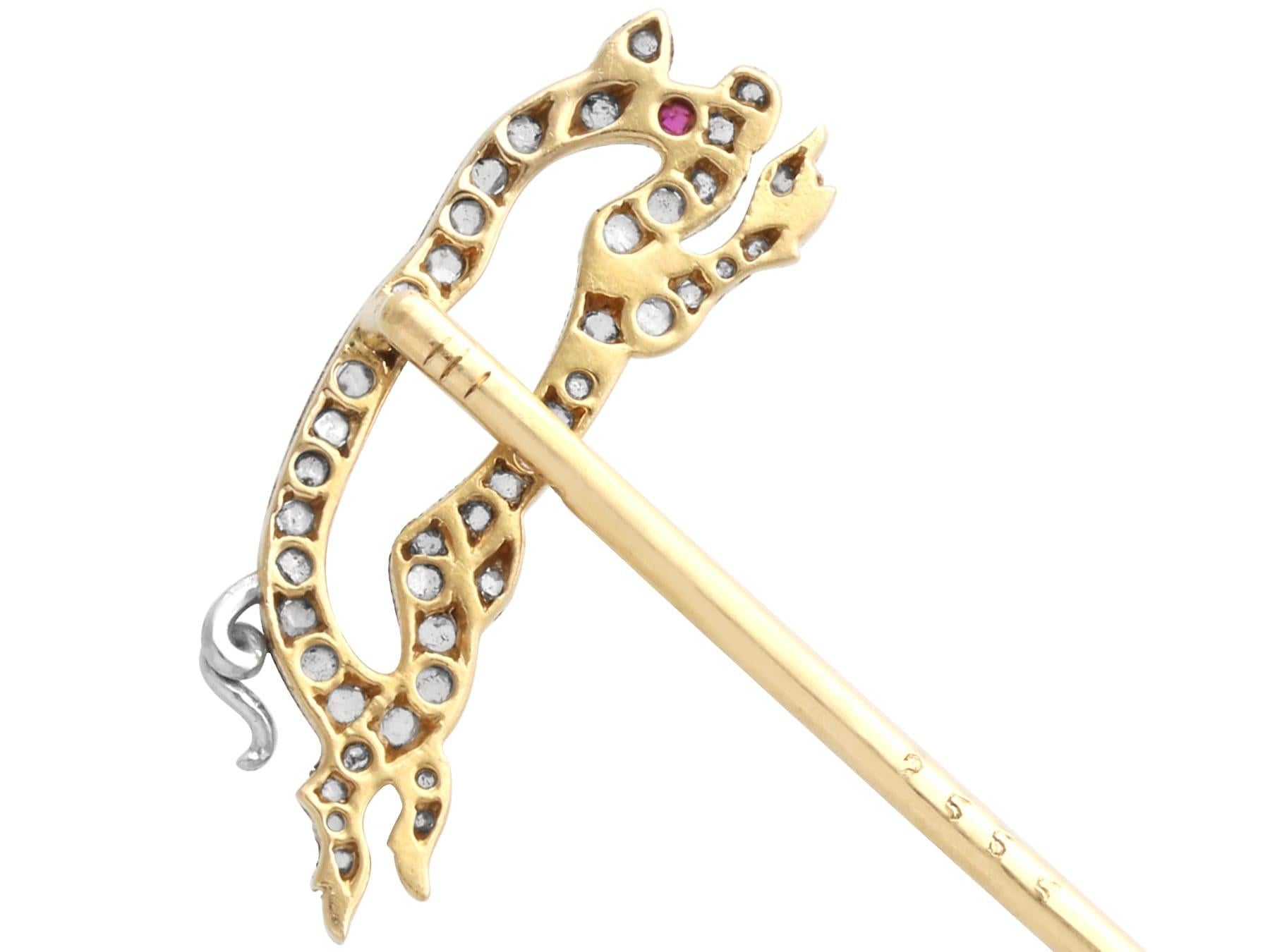 Antiguo broche de oro amarillo de 18 quilates con rubí y diamantes de 0,23 quilates, circa 1930 en venta 2