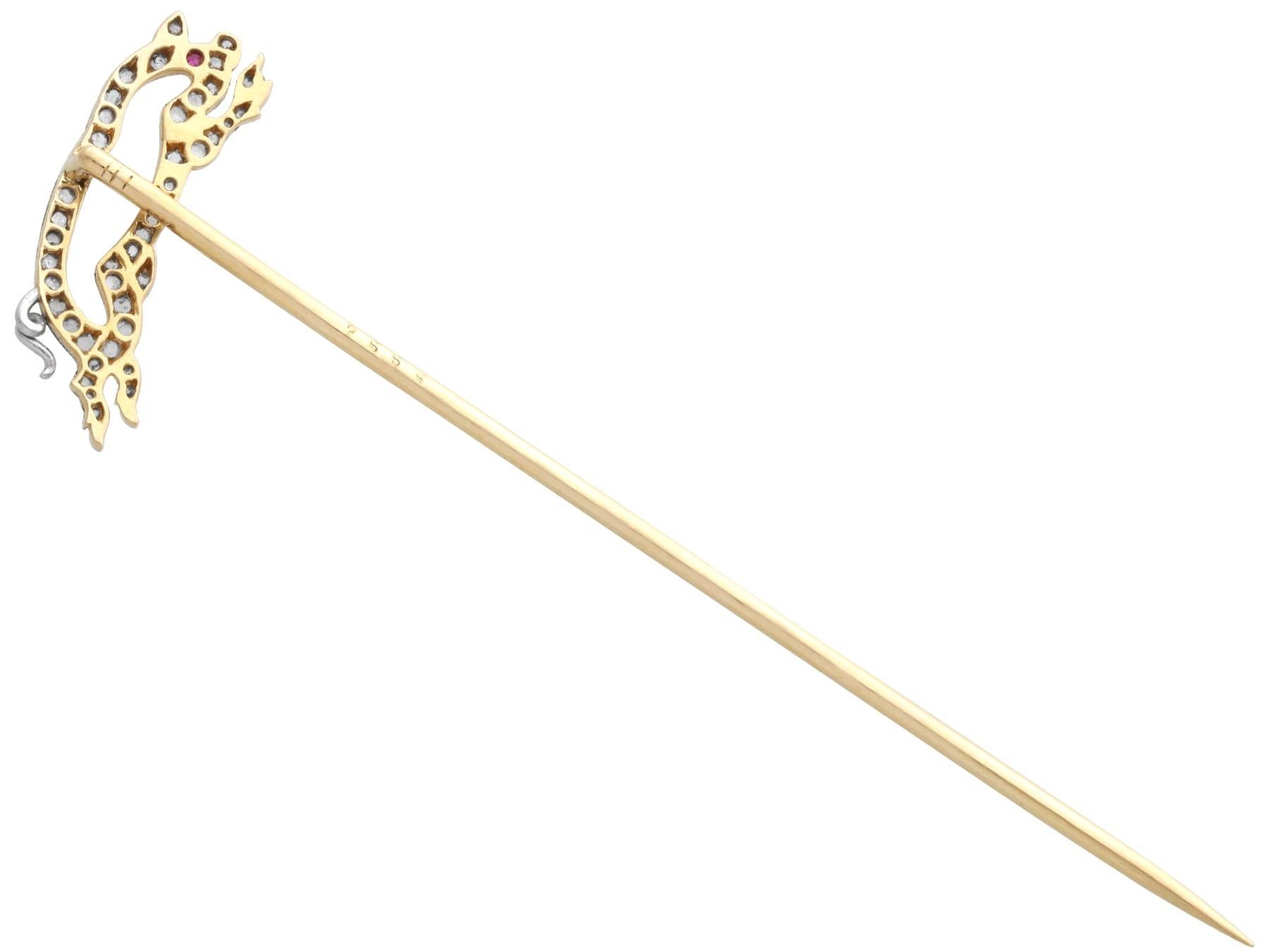 Antiguo broche de oro amarillo de 18 quilates con rubí y diamantes de 0,23 quilates, circa 1930 en venta 3