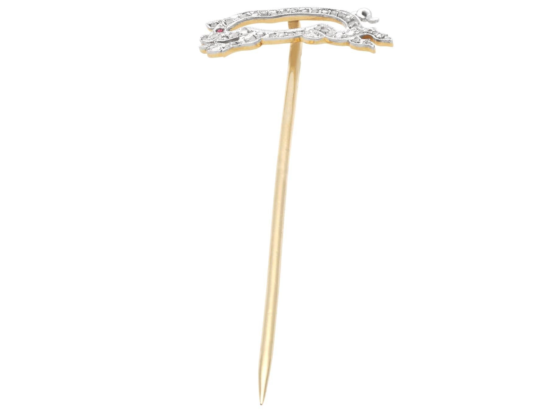 Antiguo broche de oro amarillo de 18 quilates con rubí y diamantes de 0,23 quilates, circa 1930 en venta 4