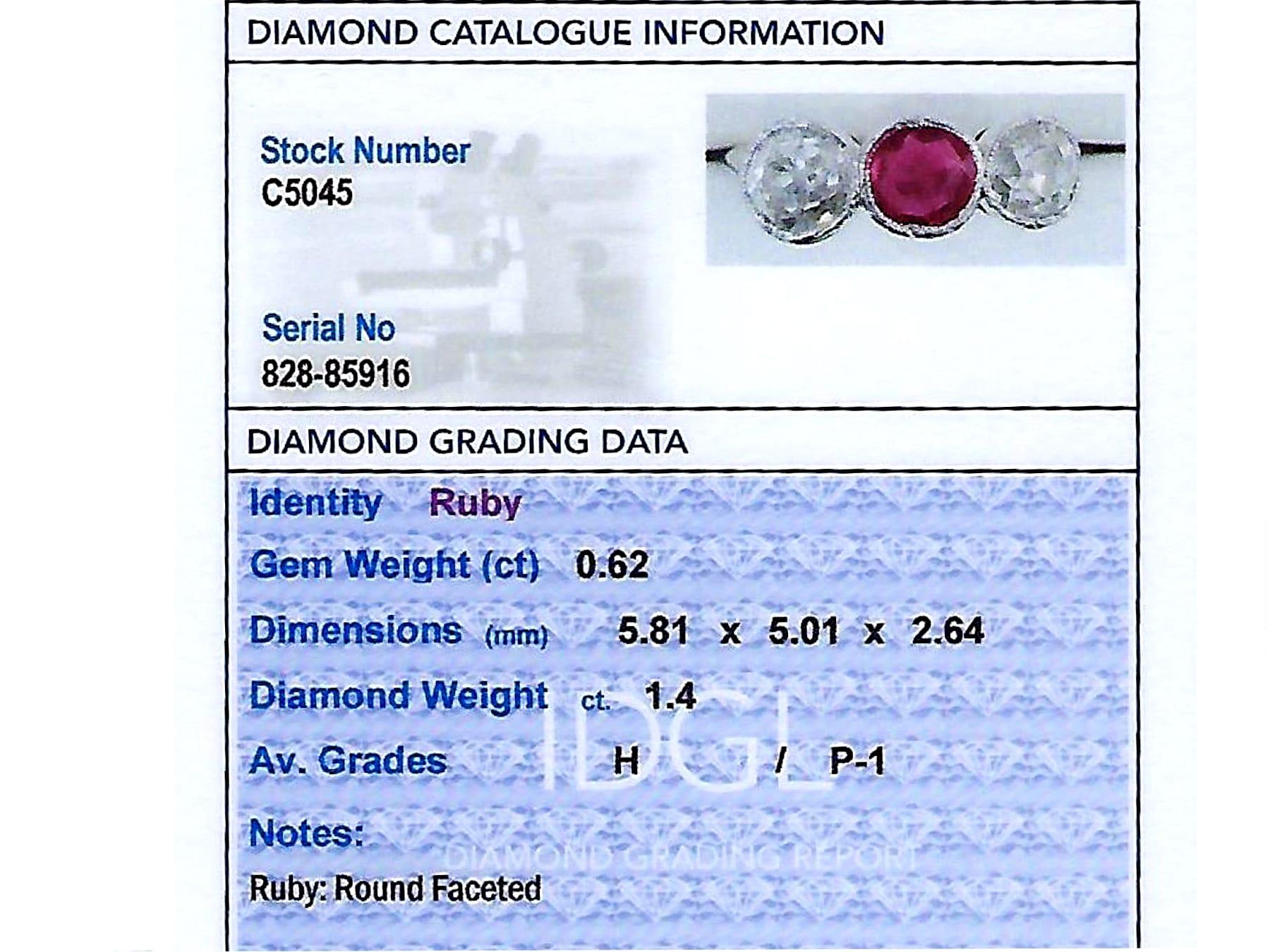 Bague de fiançailles en or blanc avec trilogie de diamants et rubis antique de 1,40 carat en vente 5