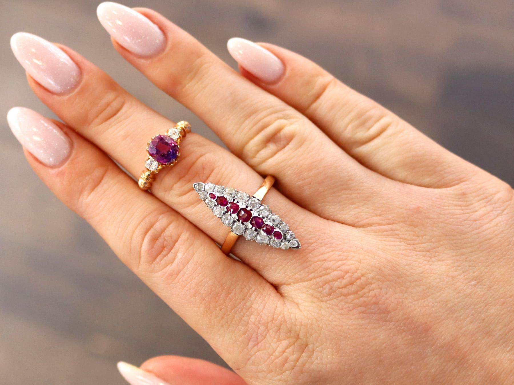 Anillo de cóctel de oro rosa con rubí antiguo y diamantes de 1,42 quilates Victoriano en venta