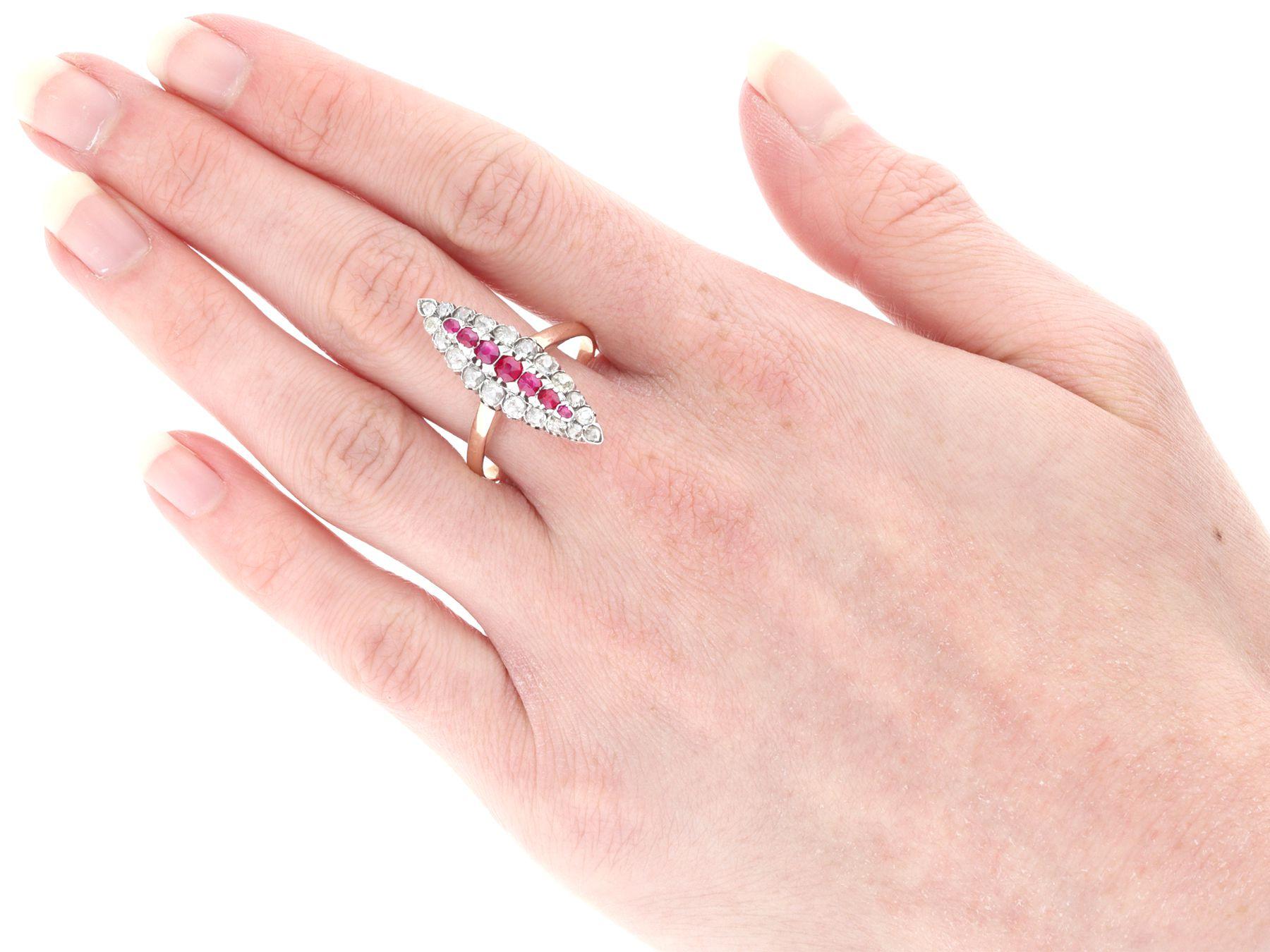 Anillo de cóctel de oro rosa con rubí antiguo y diamantes de 1,42 quilates en venta 1
